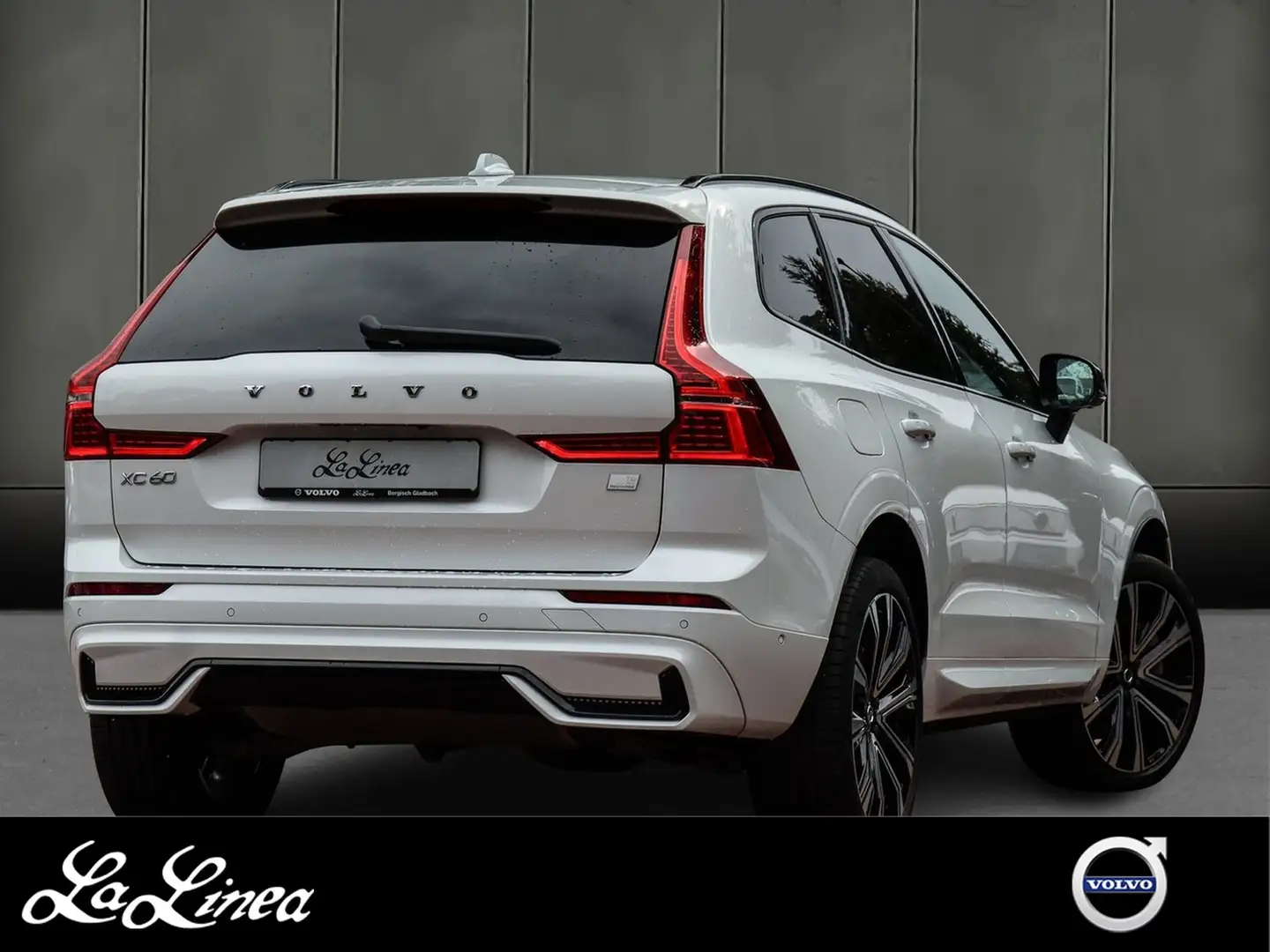 Volvo XC60 T6 R Design Recharge Plug-In Hybrid AWD Weiß - 2
