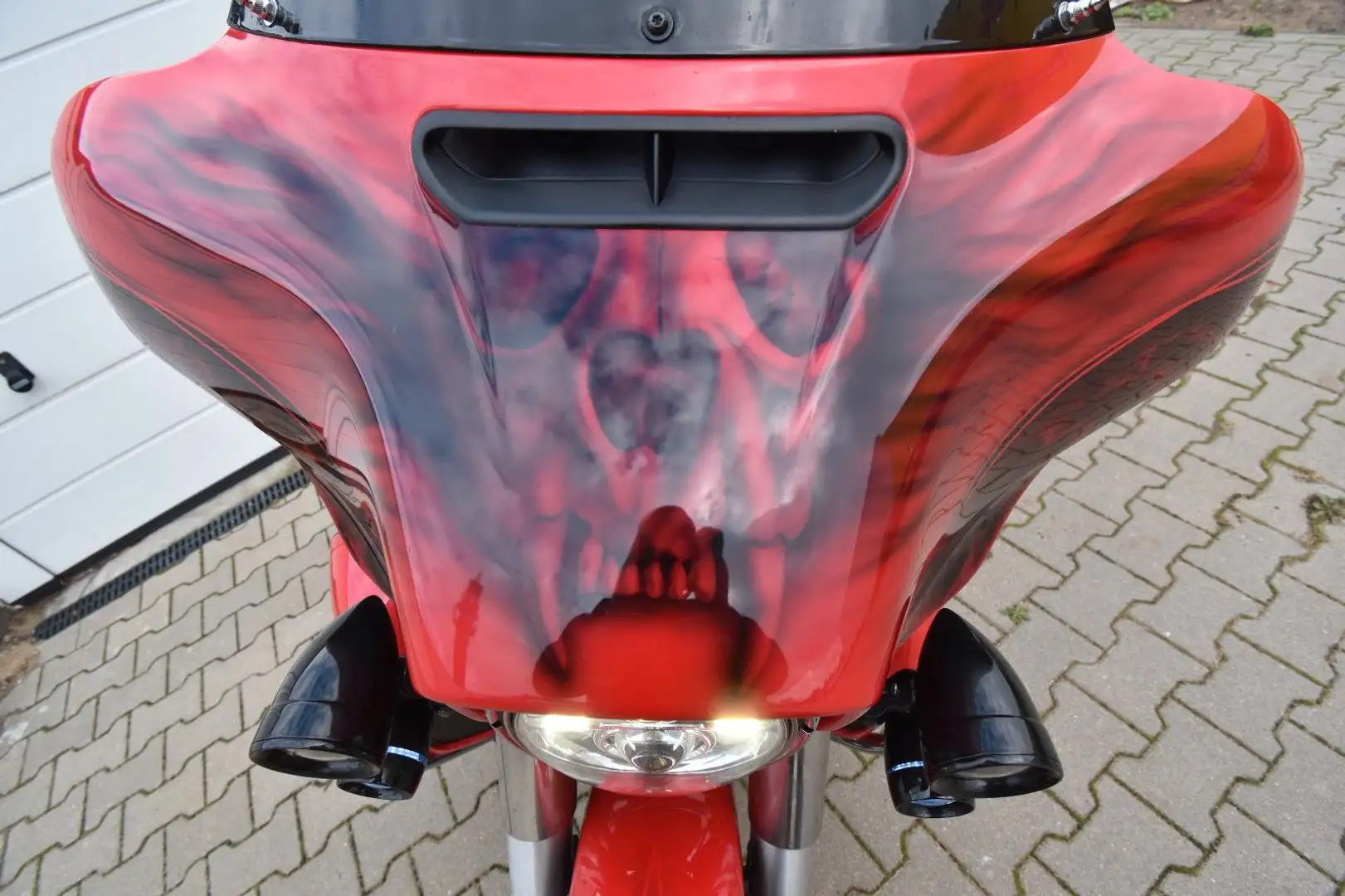 Harley-Davidson Street Glide FLHXS Spezial LED Airbrush Červená - 1