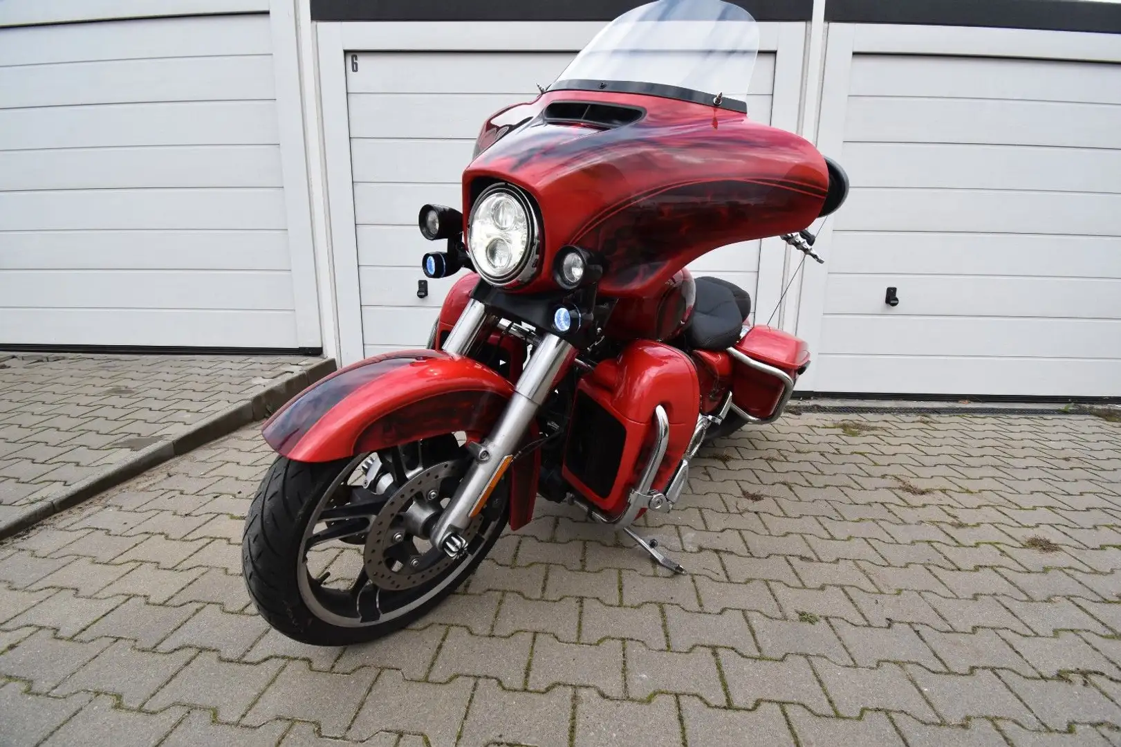 Harley-Davidson Street Glide FLHXS Spezial LED Airbrush Červená - 2