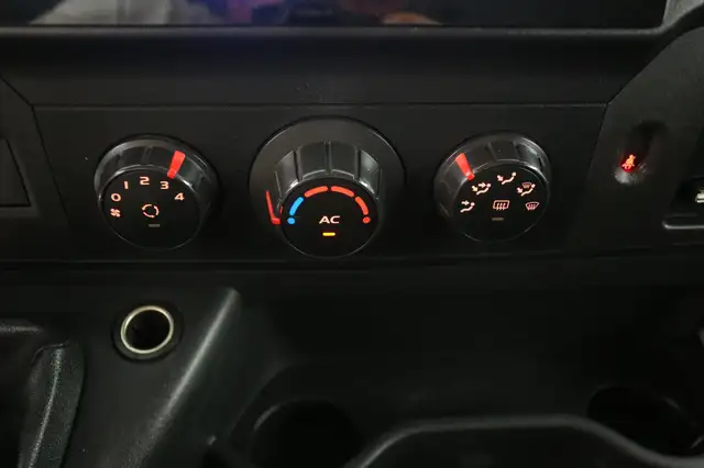 Renault Master view 13