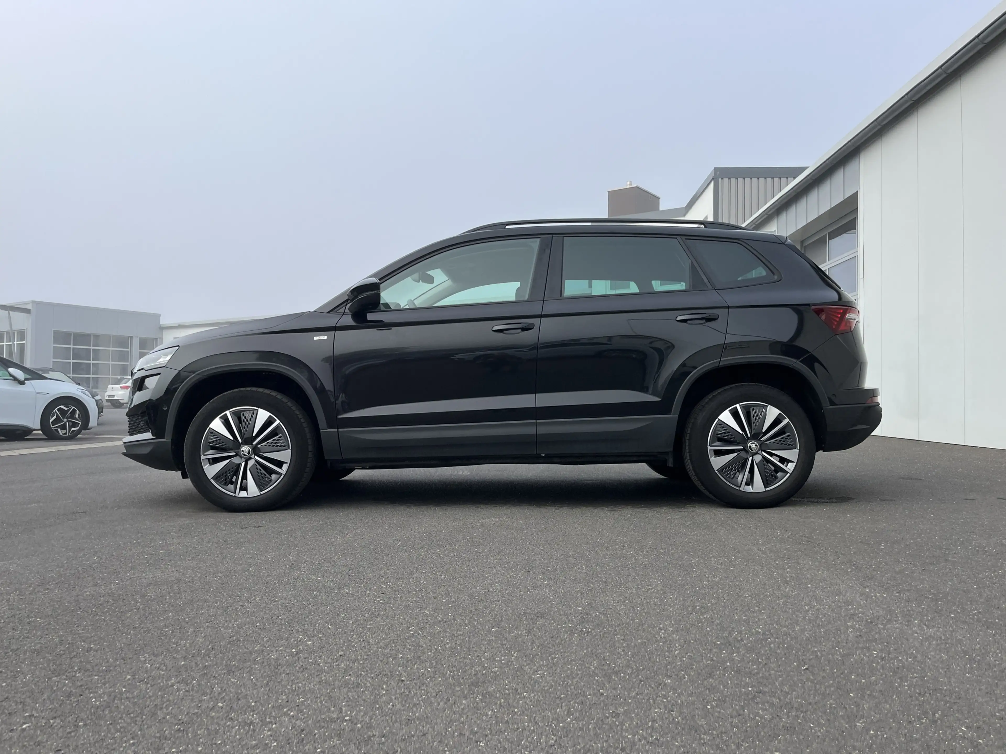 Skoda Karoq 1.5 TSI DSG Tour 156€ m.20% Anz. STHZ Navi KEYLE — photo 2
