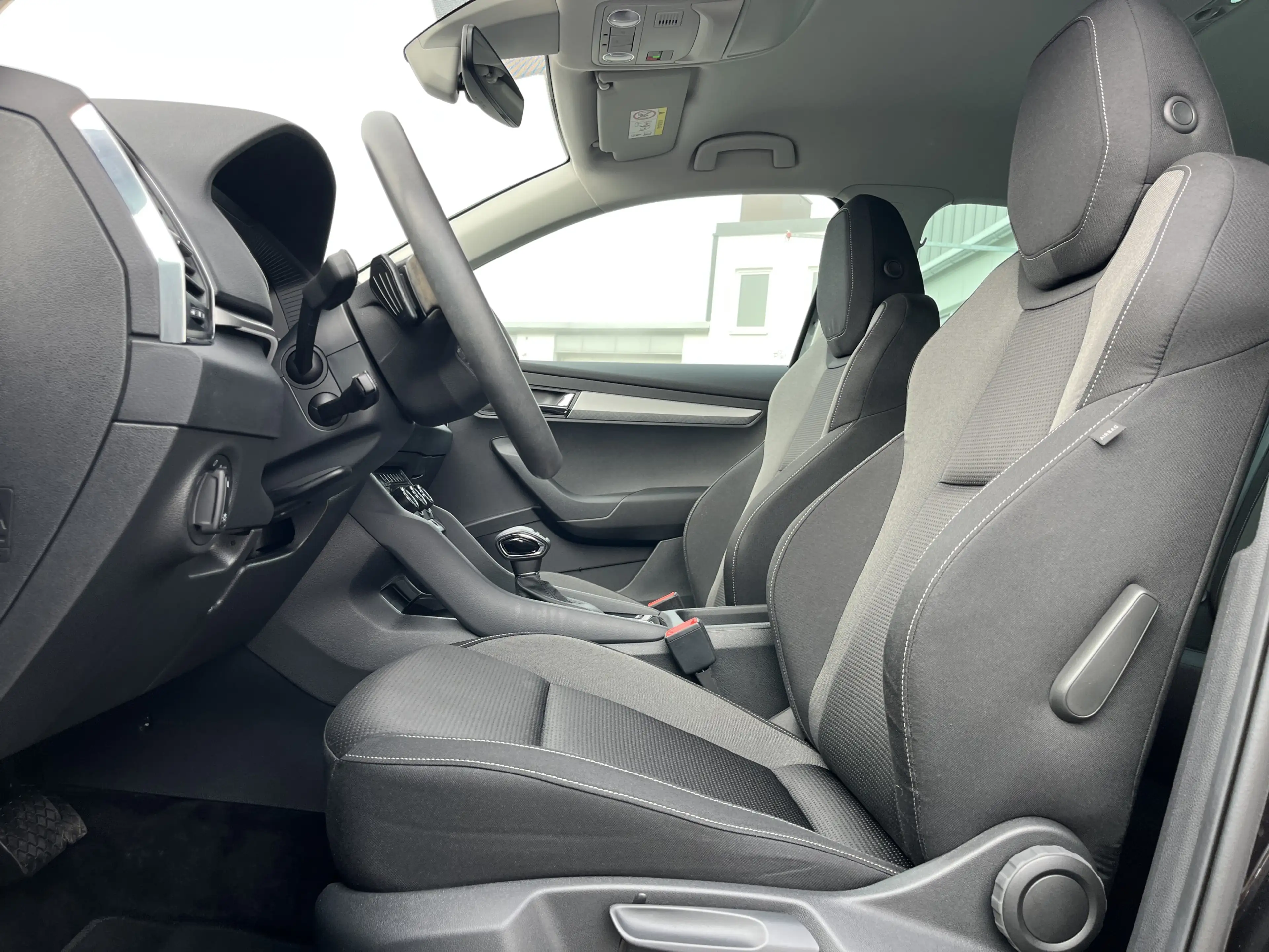 Skoda Karoq 1.5 TSI DSG Tour 156€ m.20% Anz. STHZ Navi KEYLE — photo 13