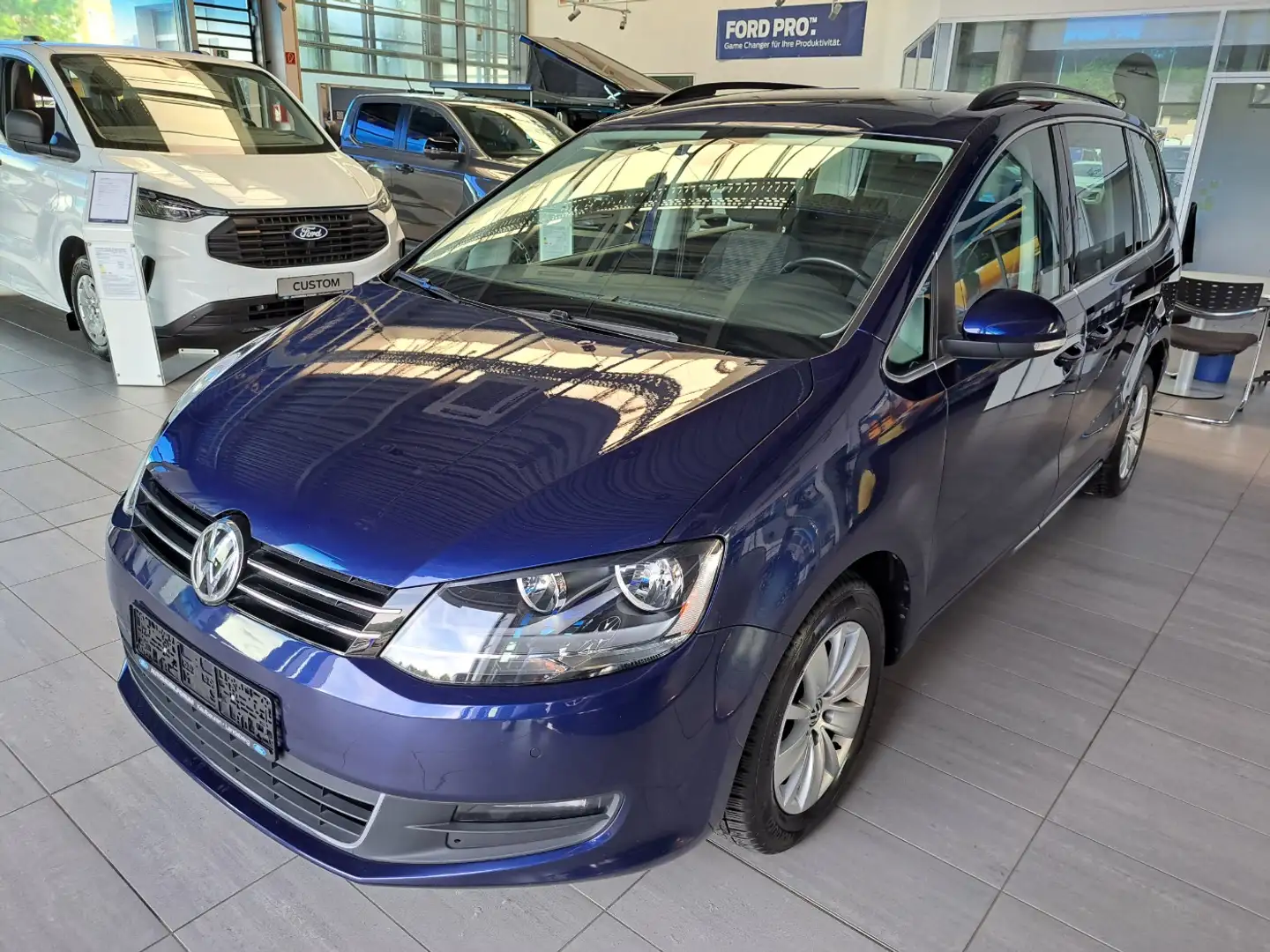 Volkswagen Sharan 1.4 TSI BMT 7-Sitze Navi SHZ AHK PDC Modrá - 2