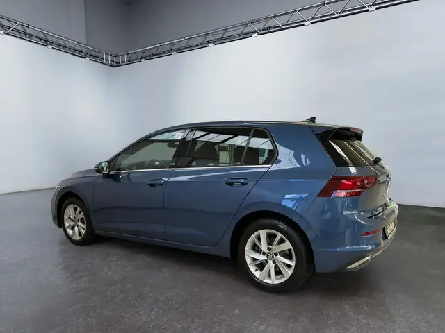 Volkswagen Golf view 4