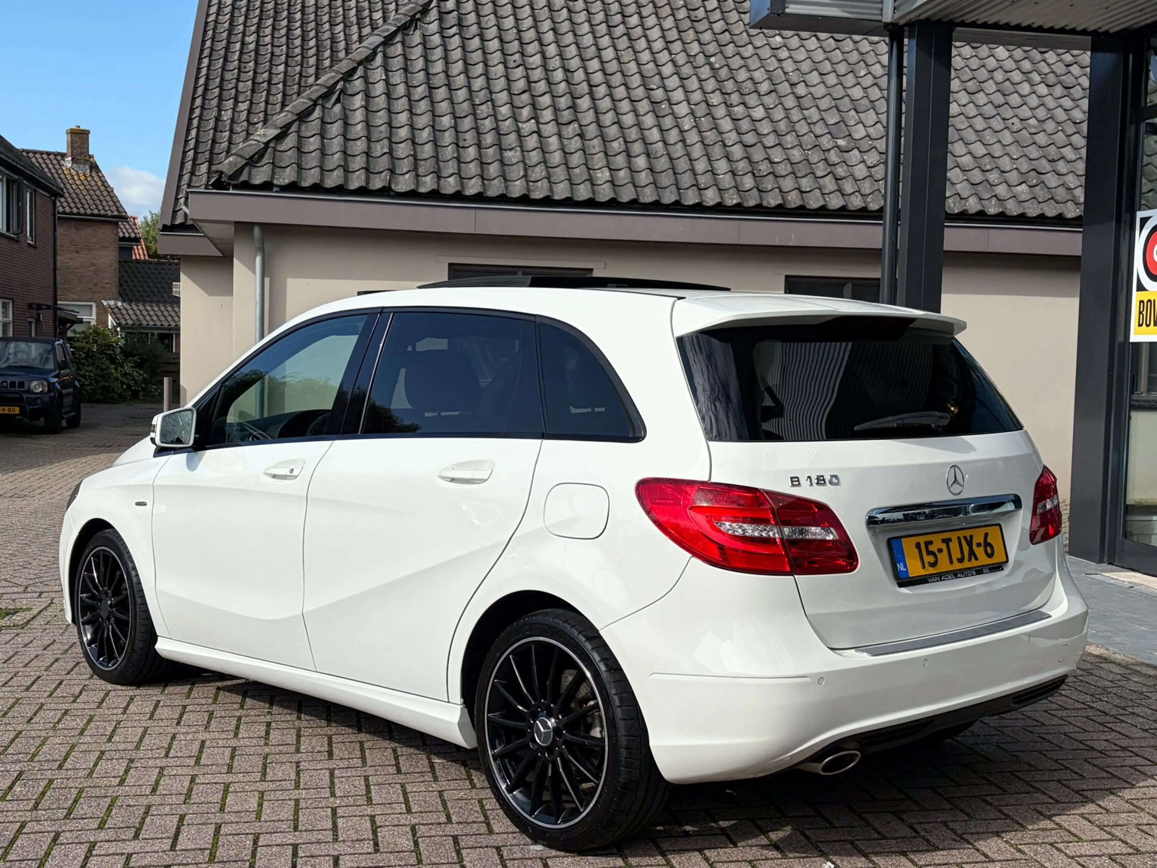 Mercedes-Benz B 180 Ambition AMG Panorama Leer El.Stoelen Navi App-Con — photo 3