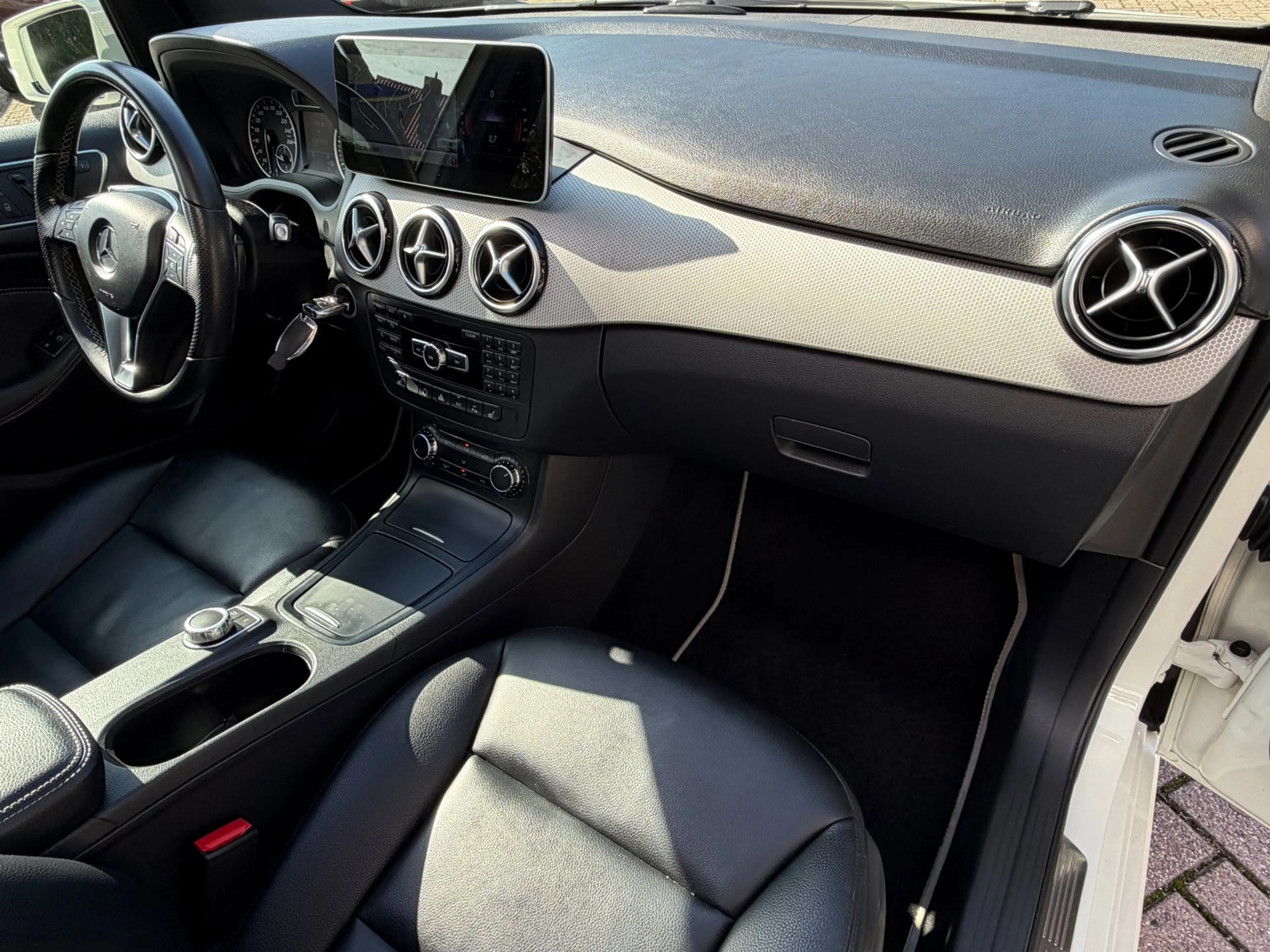 Mercedes-Benz B 180 Ambition AMG Panorama Leer El.Stoelen Navi App-Con — photo 9