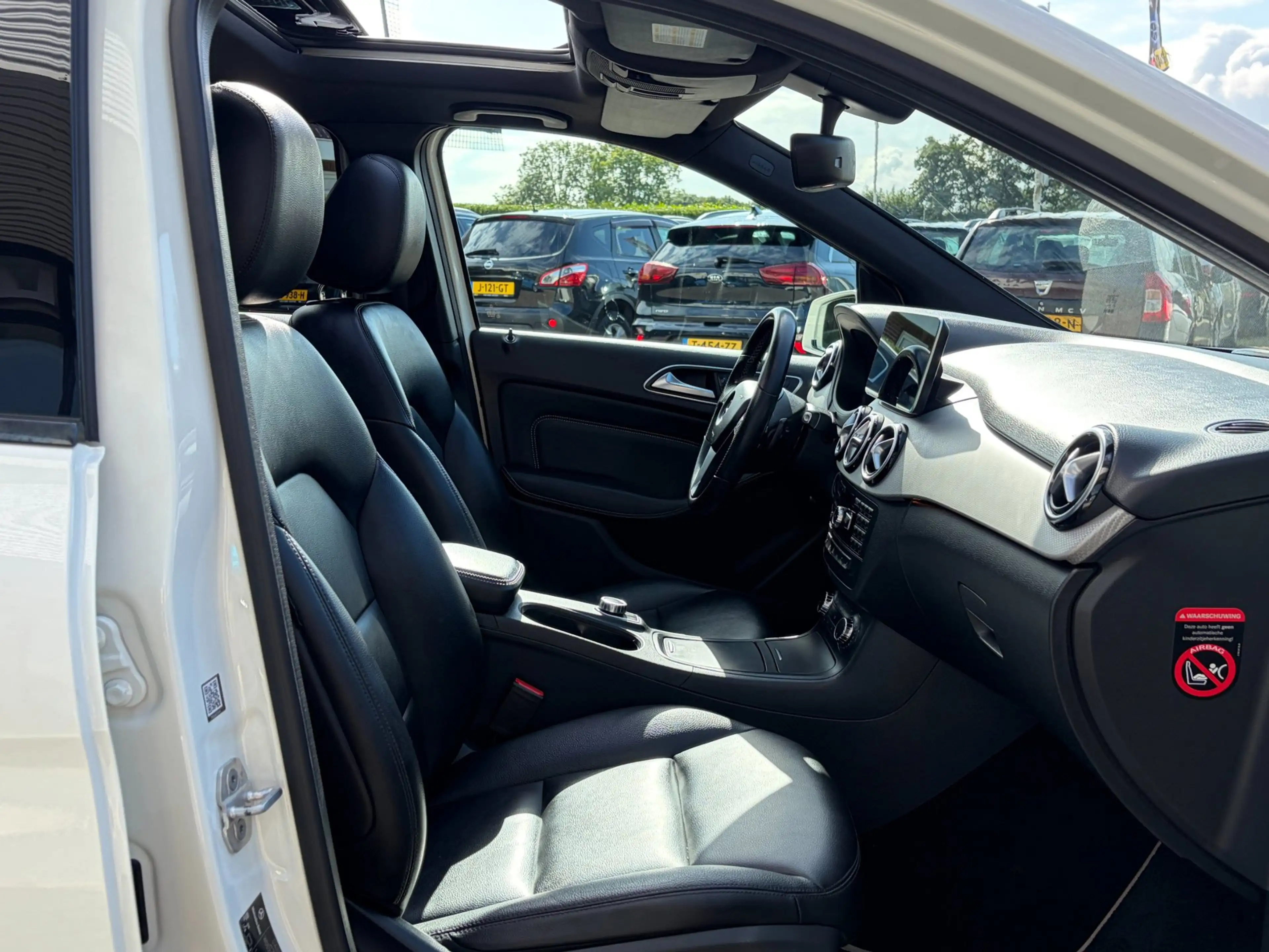 Mercedes-Benz B 180 Ambition AMG Panorama Leer El.Stoelen Navi App-Con — photo 8