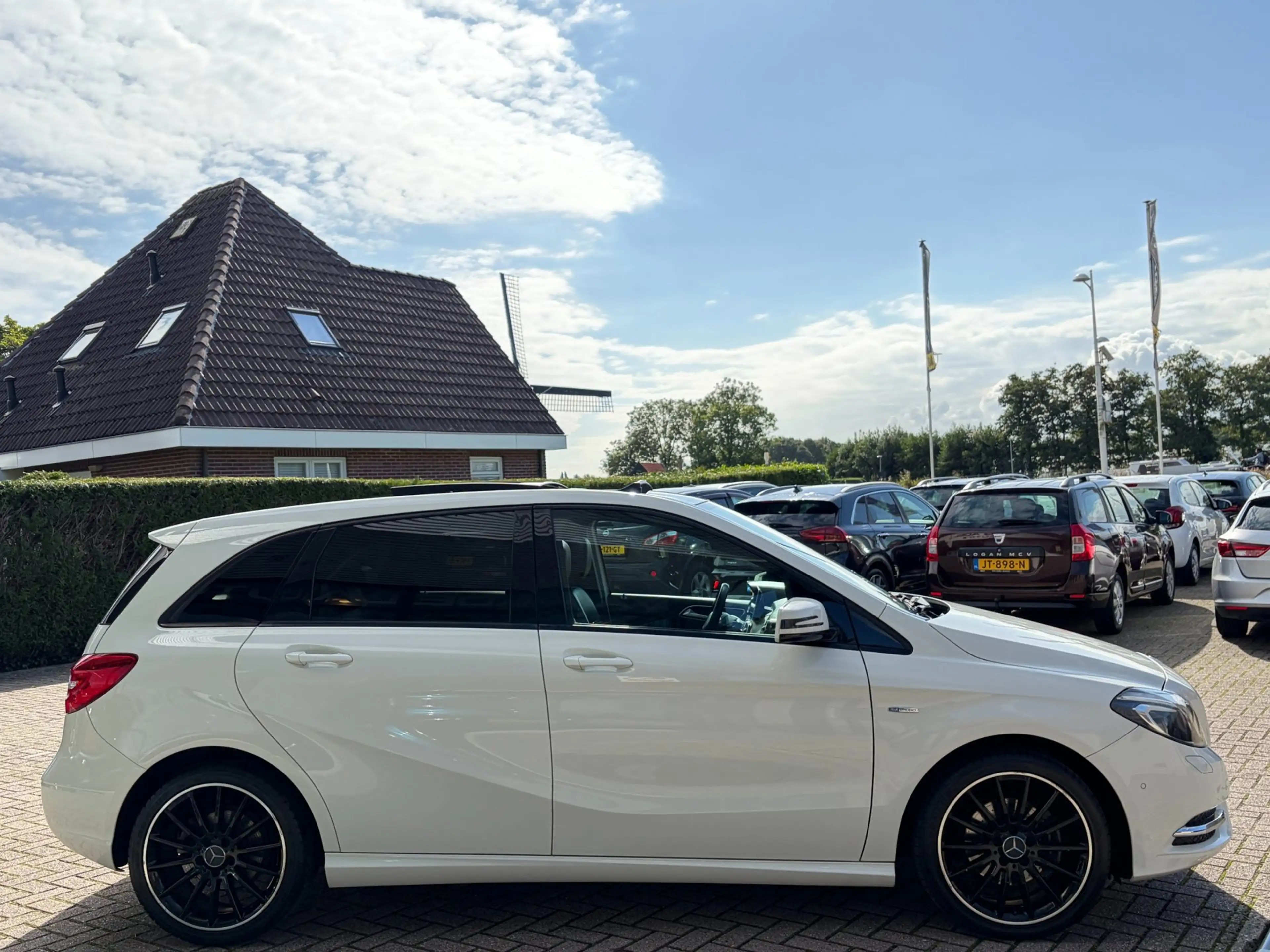 Mercedes-Benz B 180 Ambition AMG Panorama Leer El.Stoelen Navi App-Con — photo 5