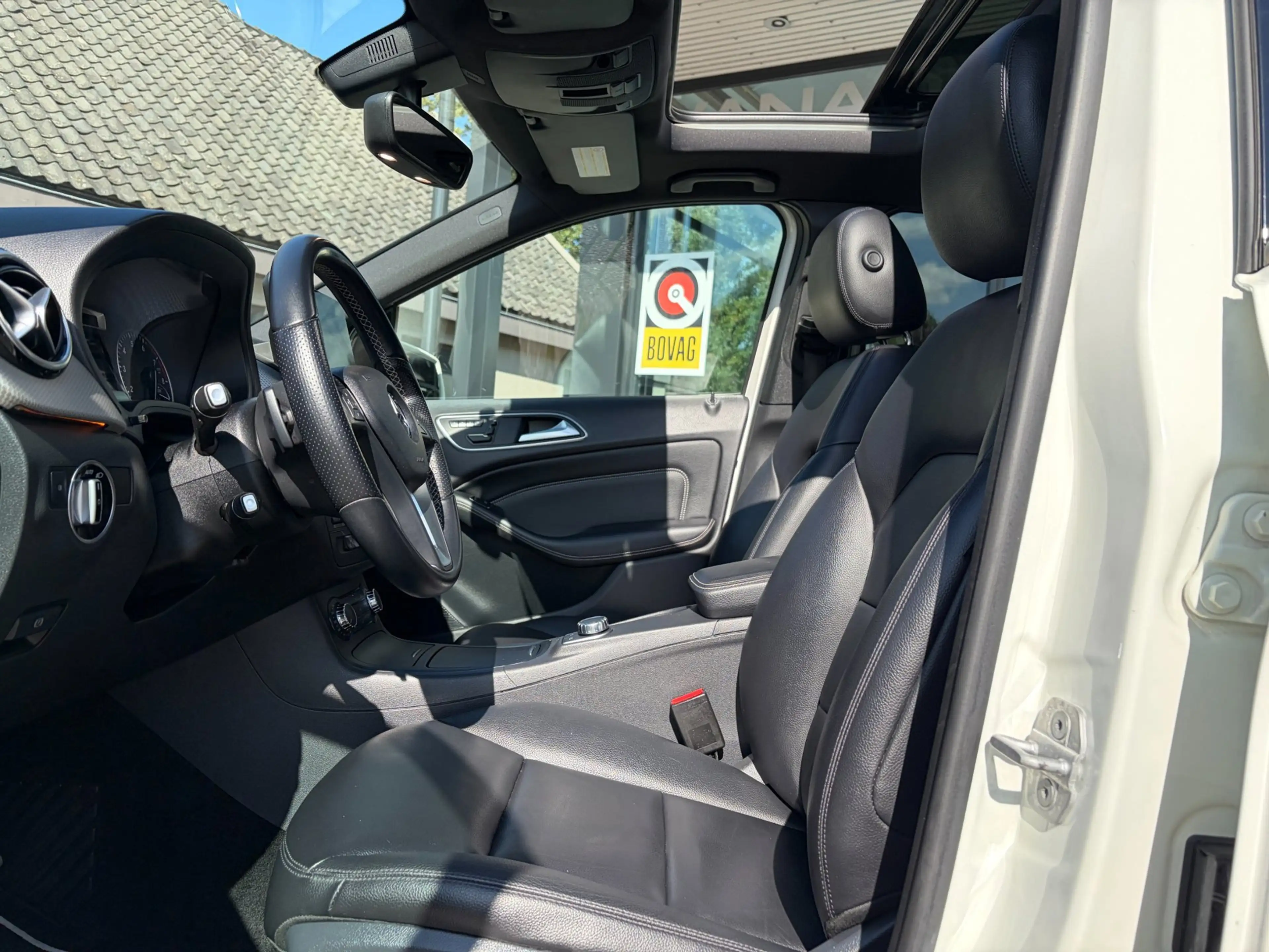 Mercedes-Benz B 180 Ambition AMG Panorama Leer El.Stoelen Navi App-Con — photo 13