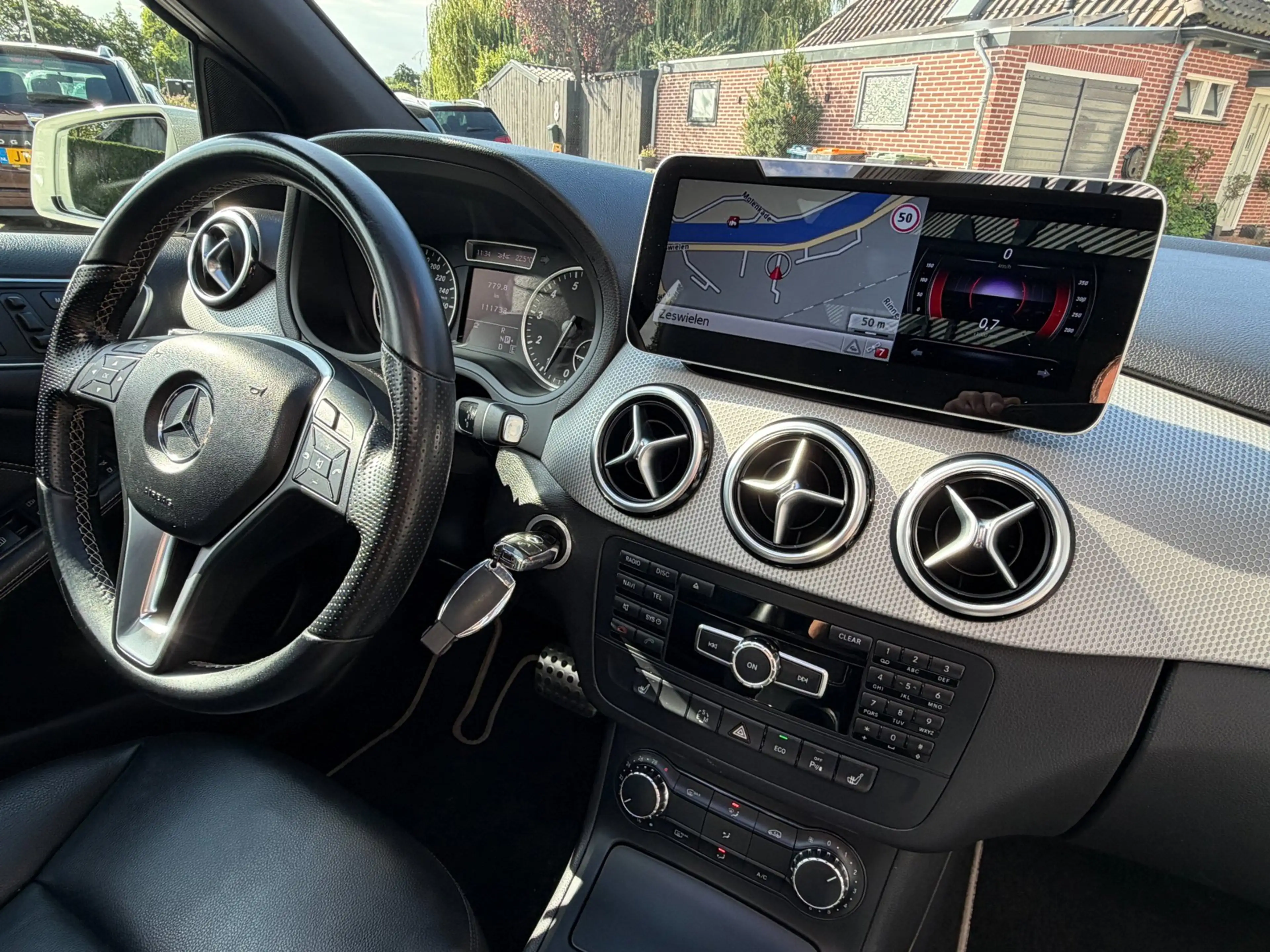 Mercedes-Benz B 180 Ambition AMG Panorama Leer El.Stoelen Navi App-Con — photo 10