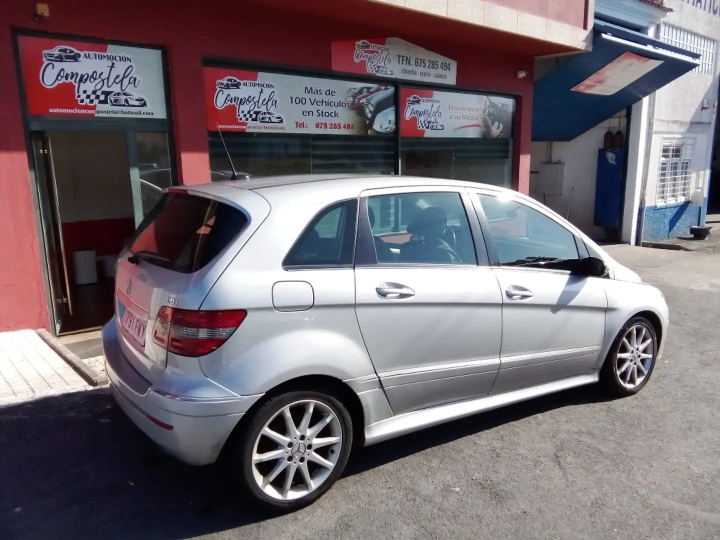 Mercedes-Benz B 180 180CDI Plateado - 1