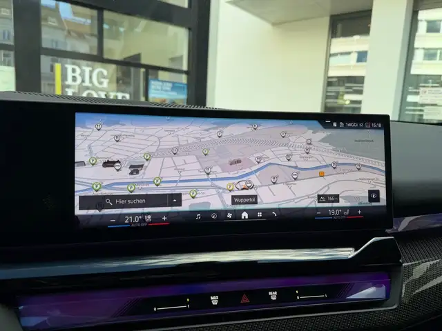 BMW 5 Series view 9