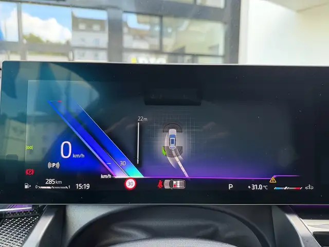 BMW 5 Series view 14