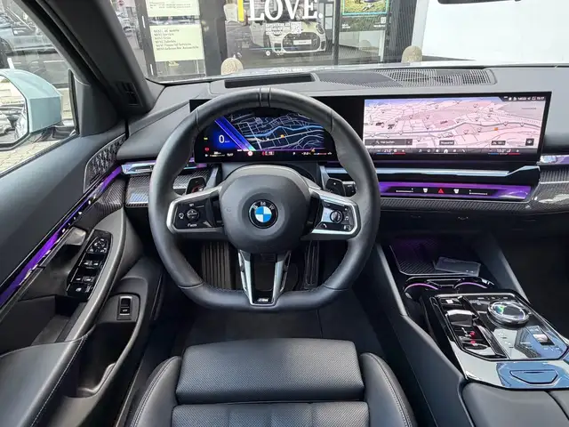 BMW 5 Series view 6