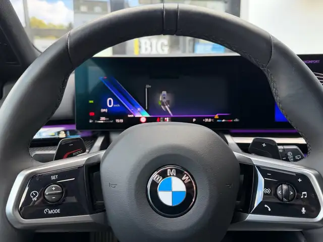 BMW 5 Series view 13
