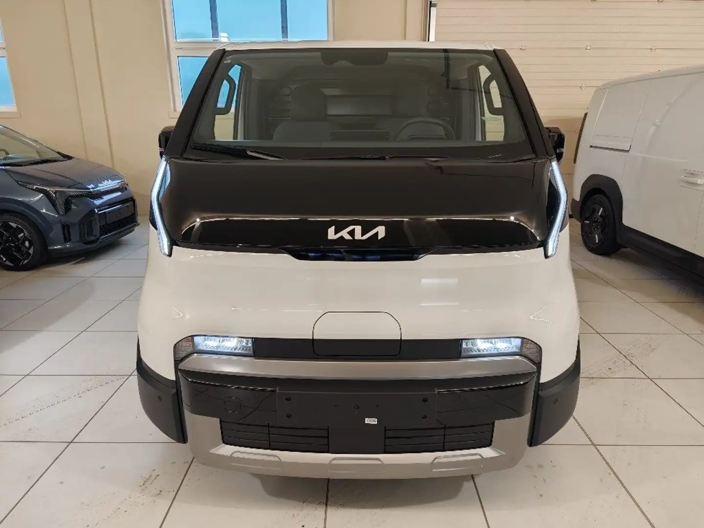 Kia PV5 71.2 kWh Long Range Cargo Business Bianco - 2