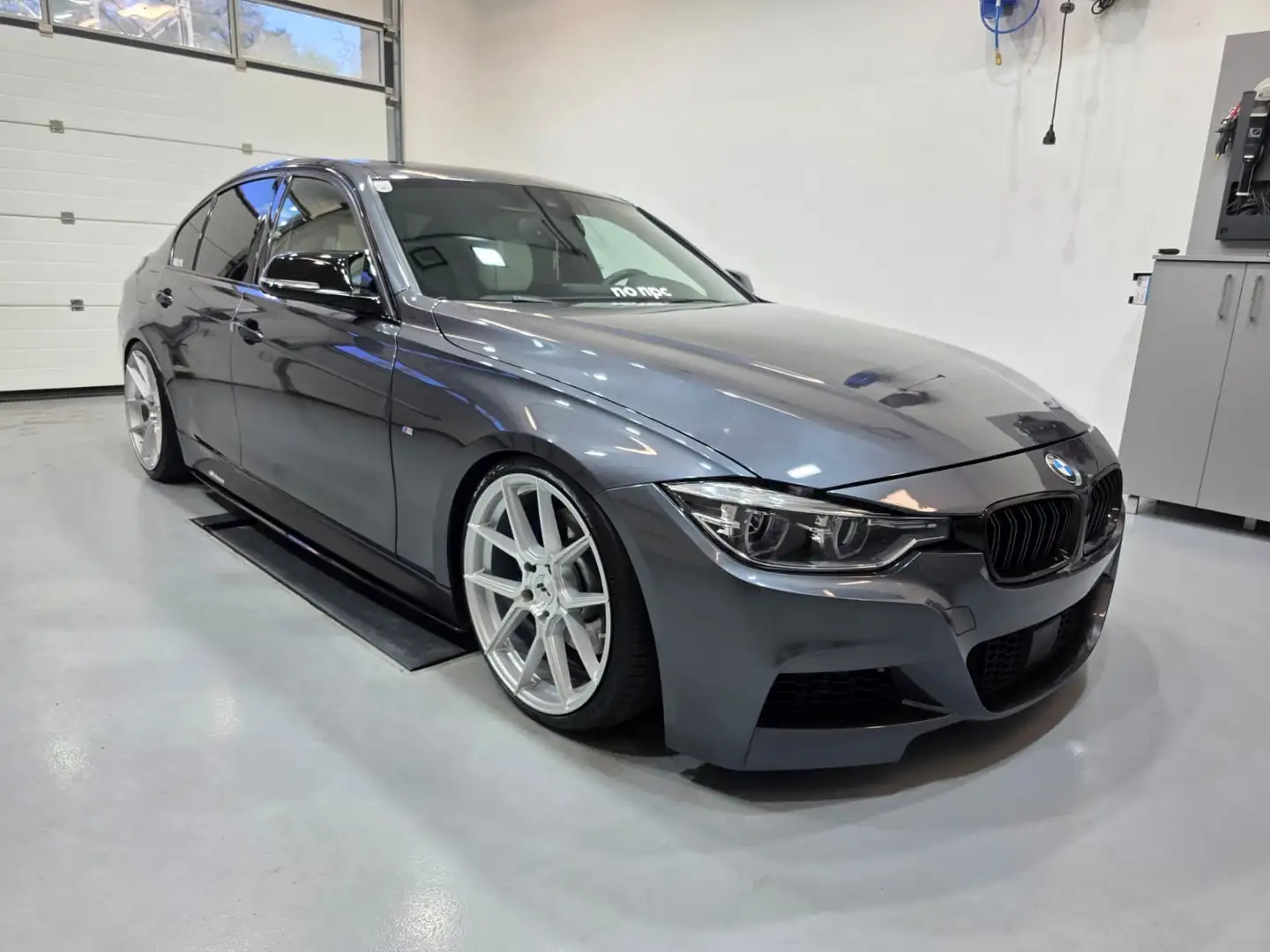 BMW 335 335i F30 - 1