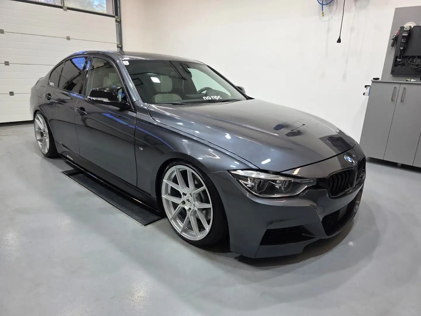 BMW 335 335i F30 - 2