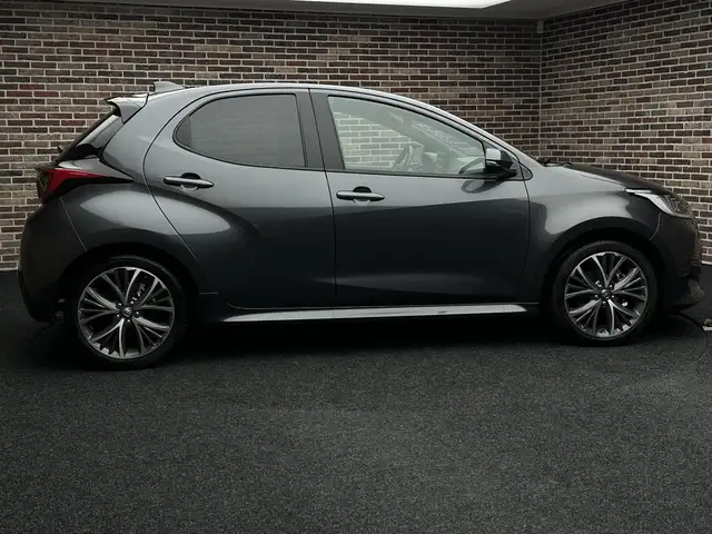 Toyota Yaris view 4