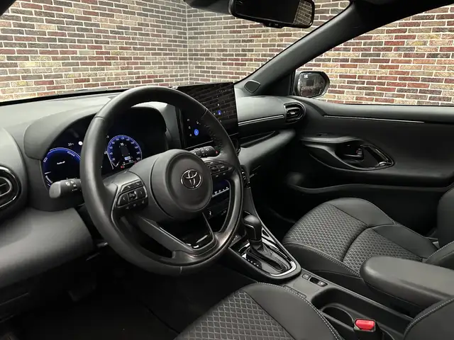 Toyota Yaris view 3