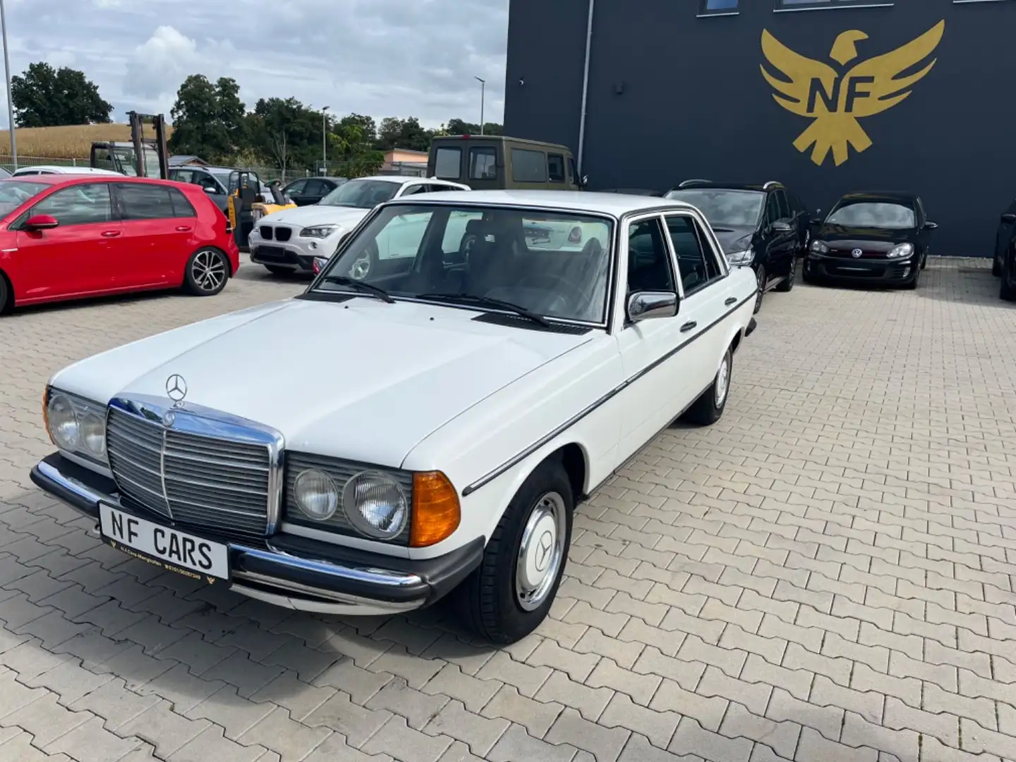 Mercedes-Benz 200 W123 TOP, H-Zulassung,TÜVneu, Zelená - 1