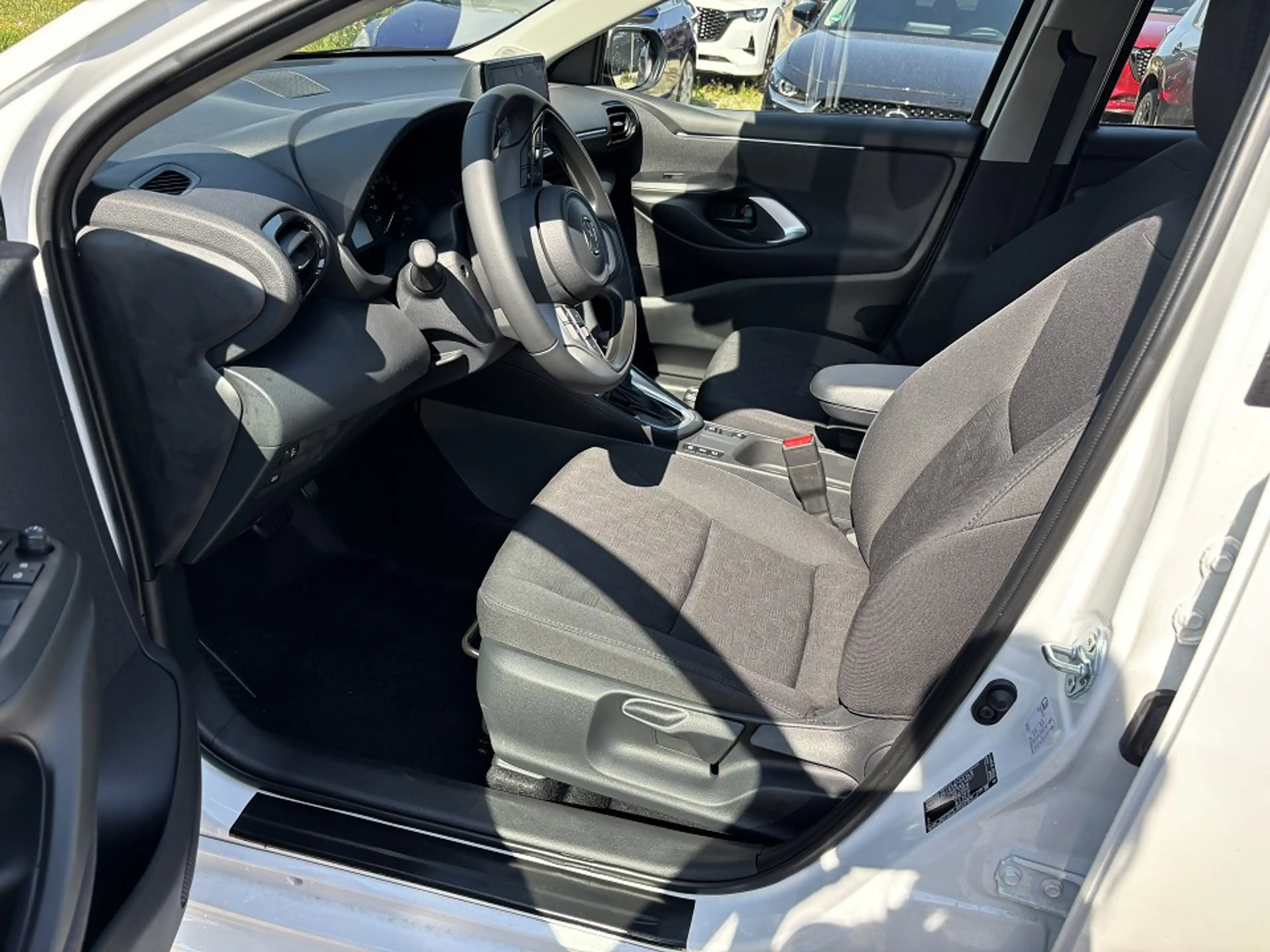 Mazda 2 Hybrid VVT-i 116 CVT CENTRE-LINE — photo 11