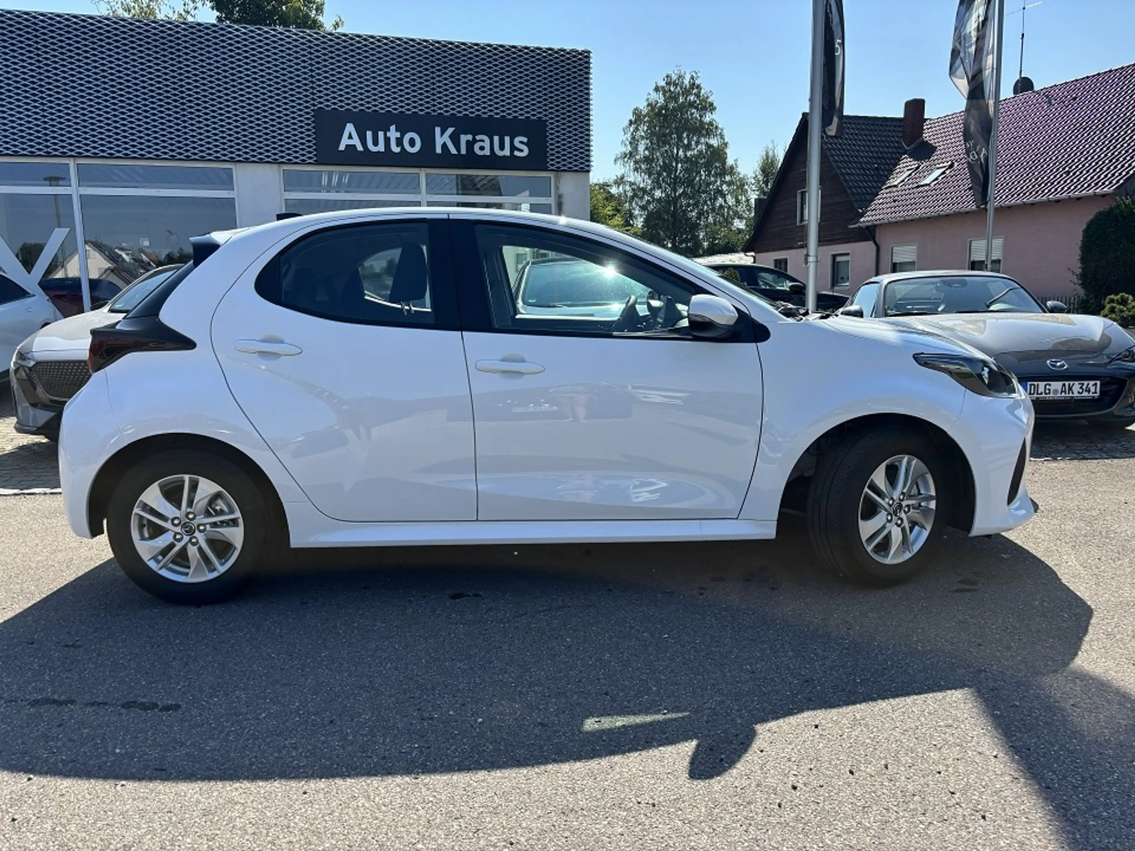 Mazda 2 Hybrid VVT-i 116 CVT CENTRE-LINE — photo 3