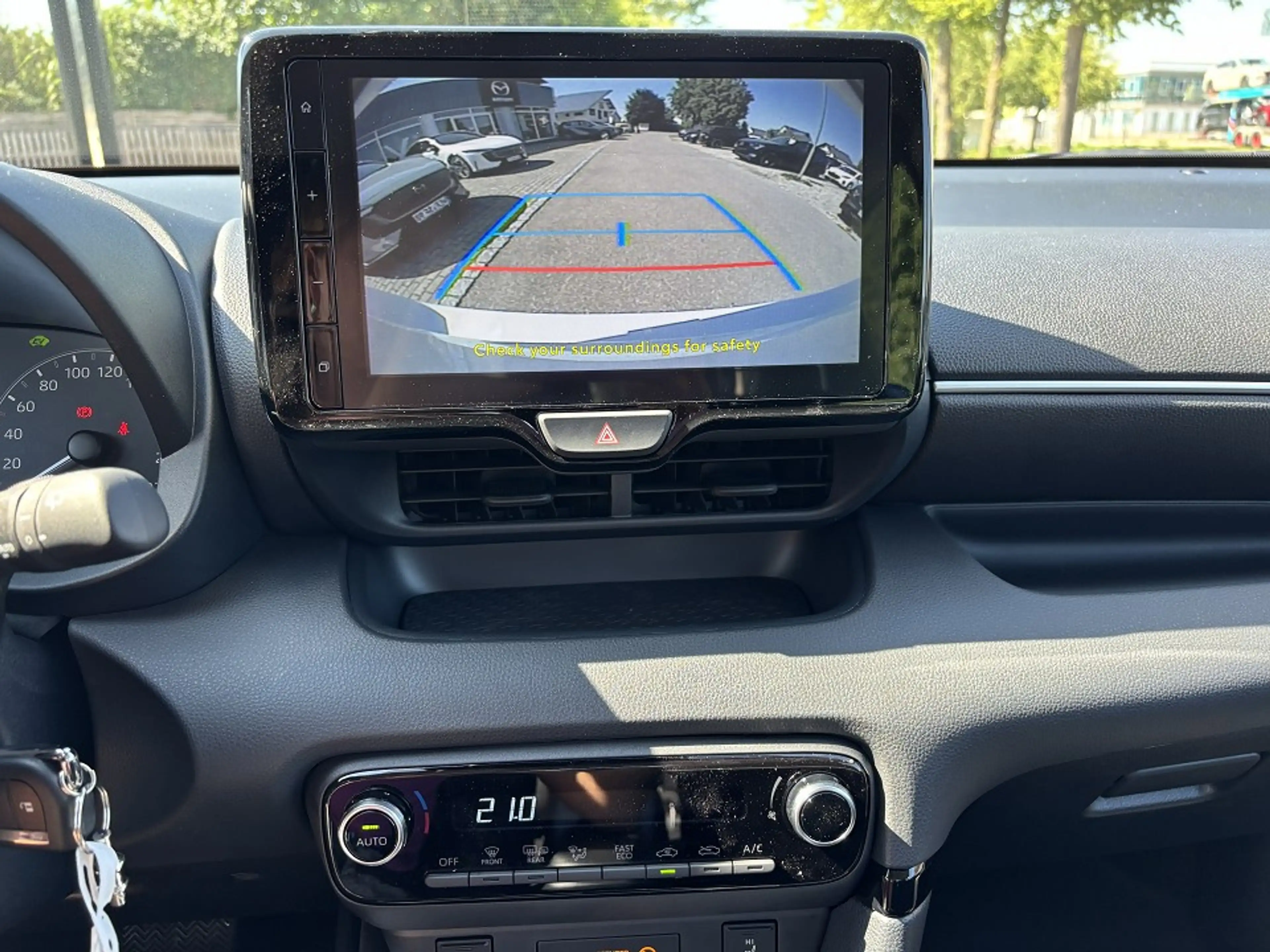 Mazda 2 Hybrid VVT-i 116 CVT CENTRE-LINE — photo 12