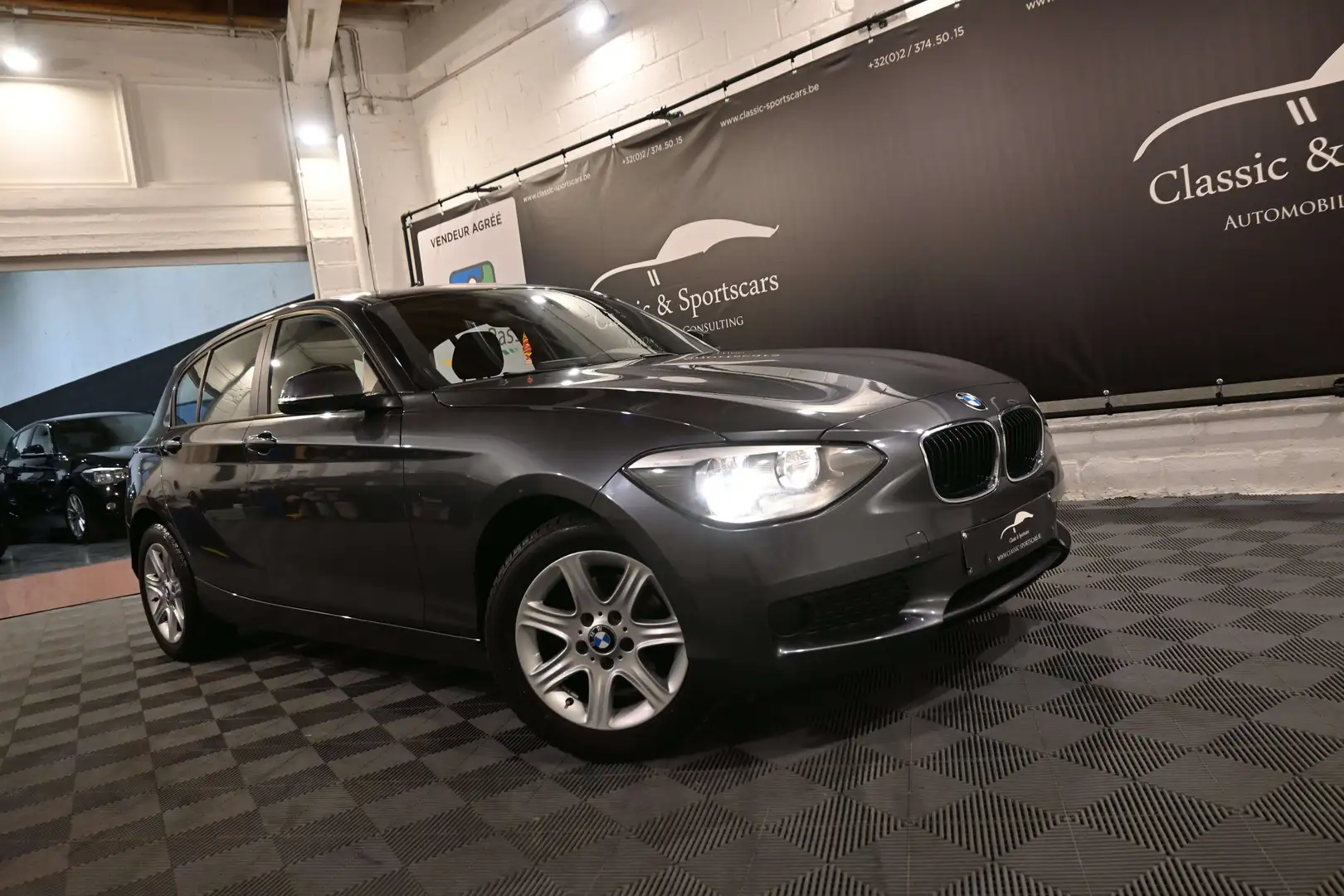 BMW 114 114i HATCH / GPS NAVIGATION / BLUETOOTH / PDC Gris - 2