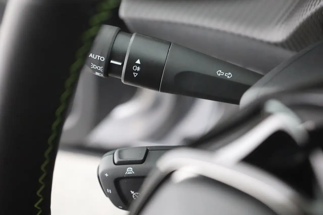 Peugeot 2008 GT 1.2 Hybrid 145 Aut. LED ACC Navi, миниатюра 19