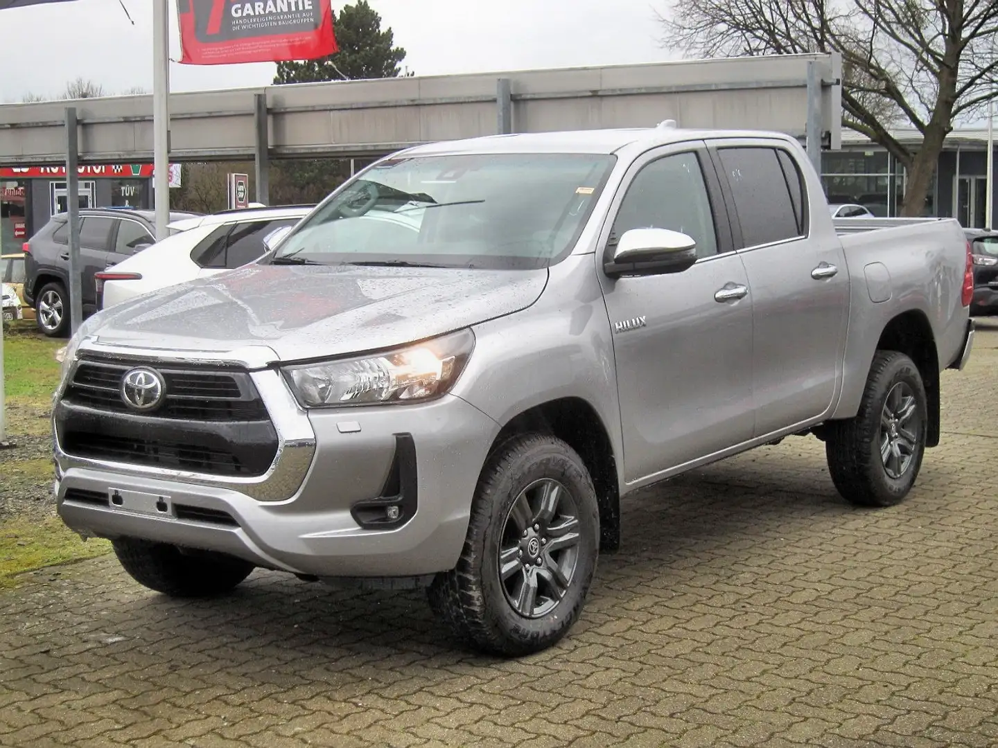 Toyota Hilux 2.8 D-4D Double Cab Comfort Heavy, Safety Silber - 1