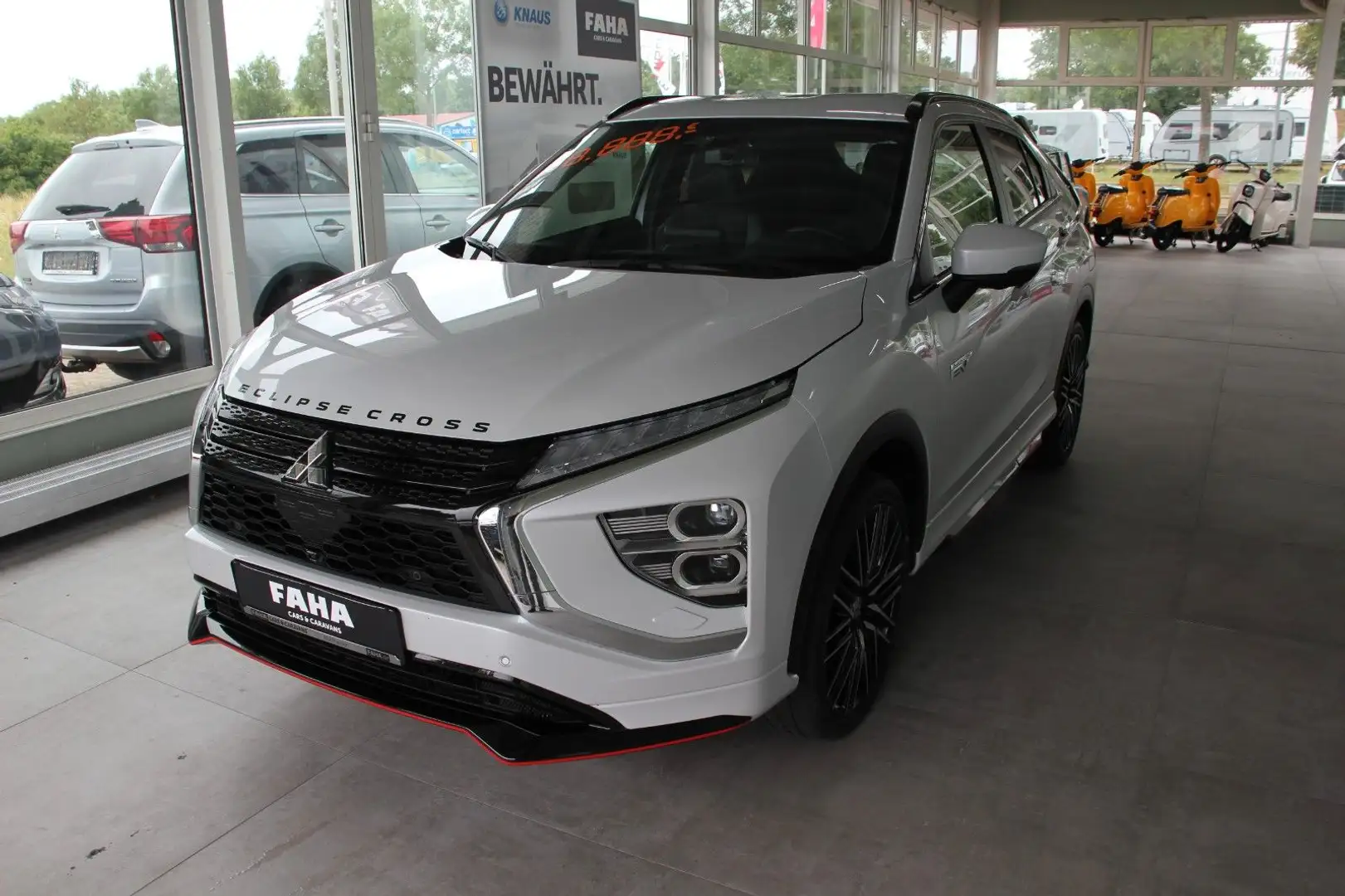Mitsubishi Eclipse Cross Plus Select Hybrid 4WD Blanc - 1