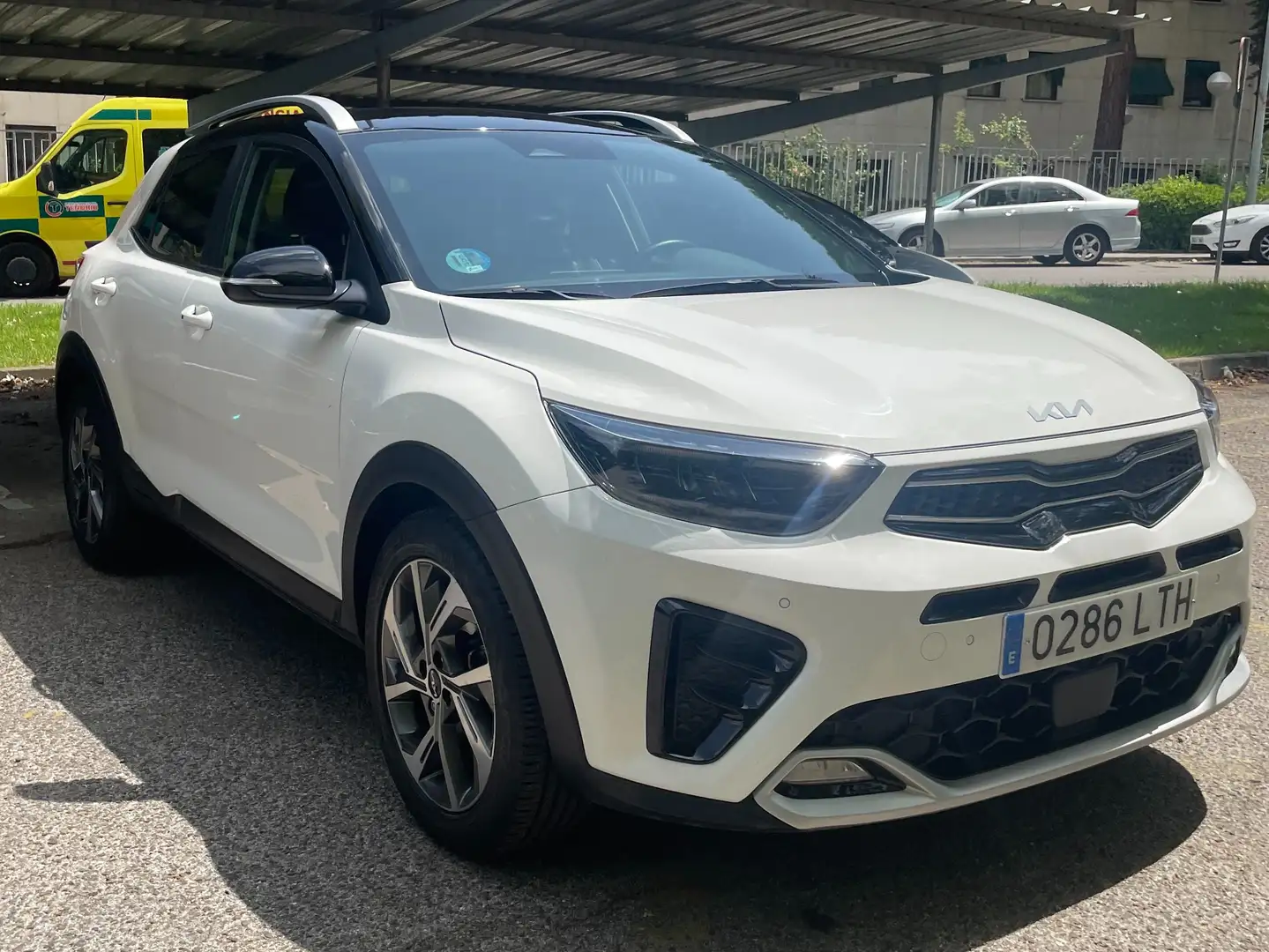 Kia Stonic Stonic 1.0 MHEV 100CV iMT GT Line (pack premium) Biały - 1