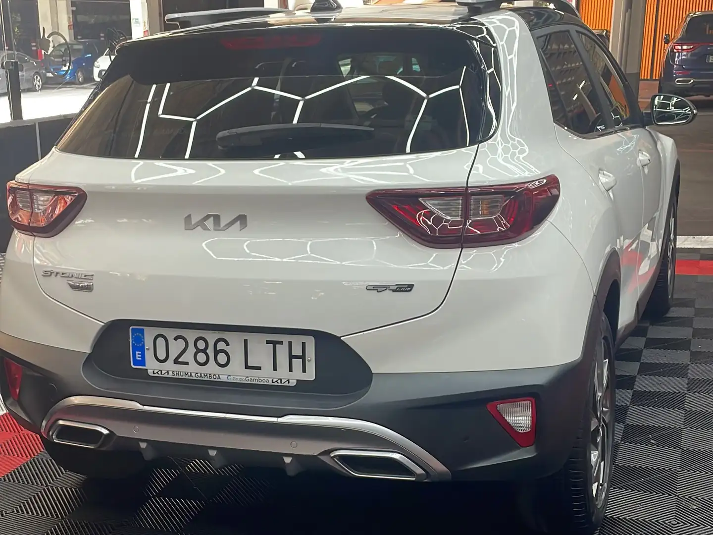 Kia Stonic Stonic 1.0 MHEV 100CV iMT GT Line (pack premium) Biały - 2