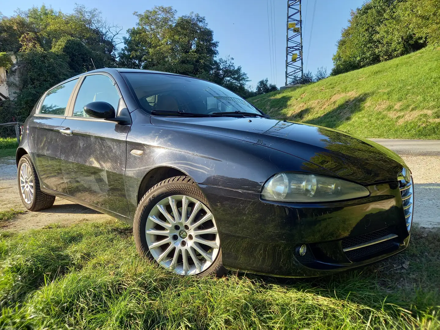 Alfa Romeo 147 1.6 Twin Spark 120cv GPL Černá - 1