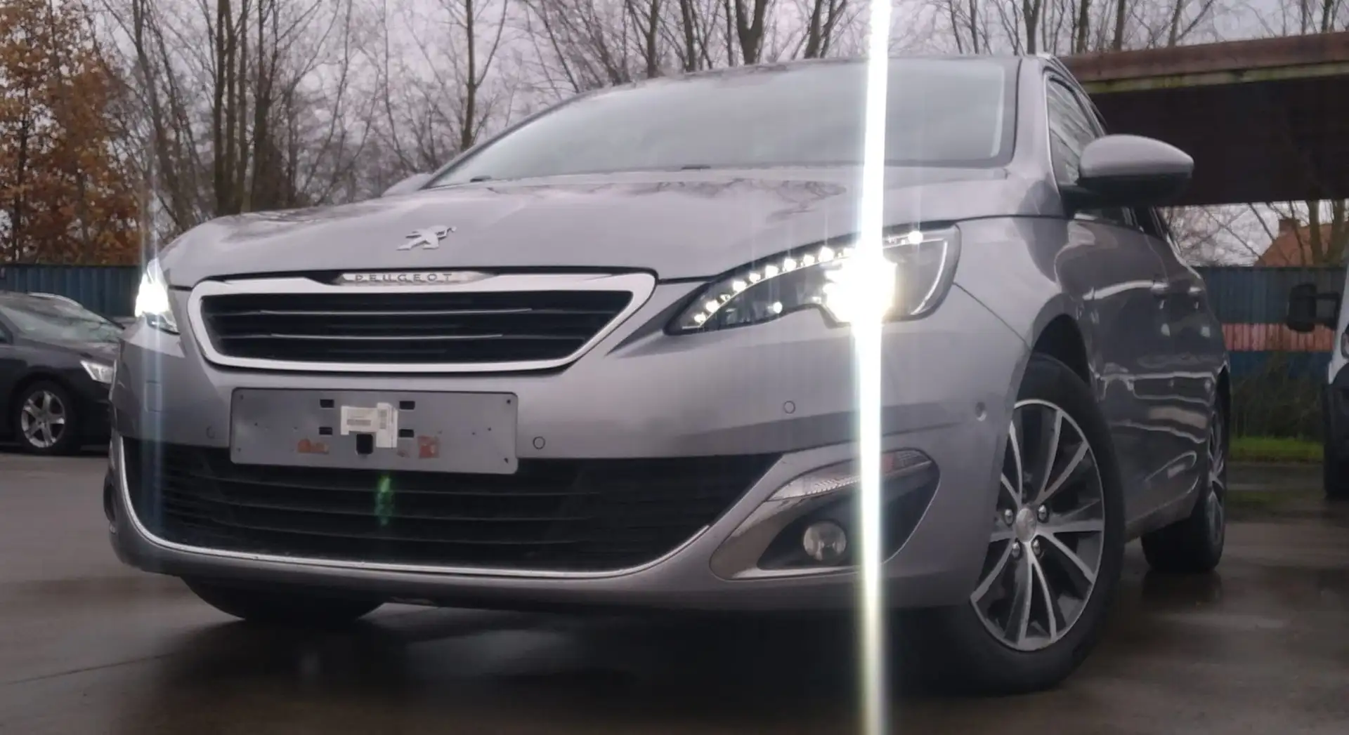 Peugeot 308 SW 1.2 PureTech Feline STT Gris - 1