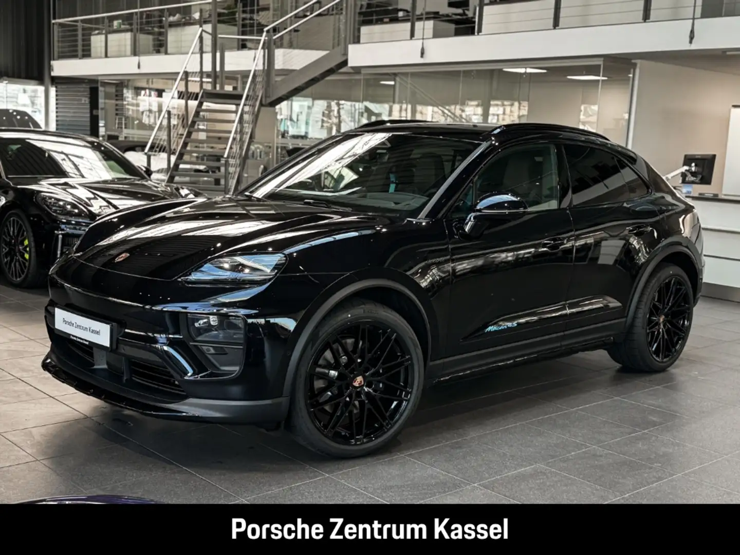 Porsche Macan Electric 4S Schwarz - 1