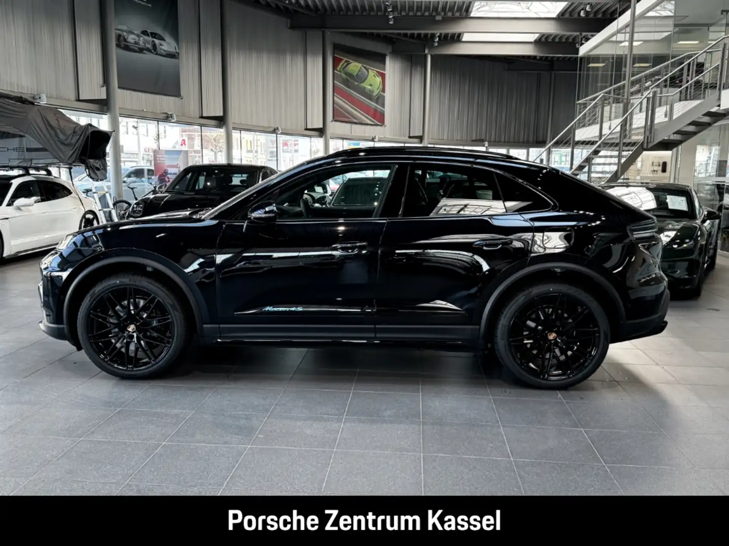Porsche Macan Electric 4S Schwarz - 2