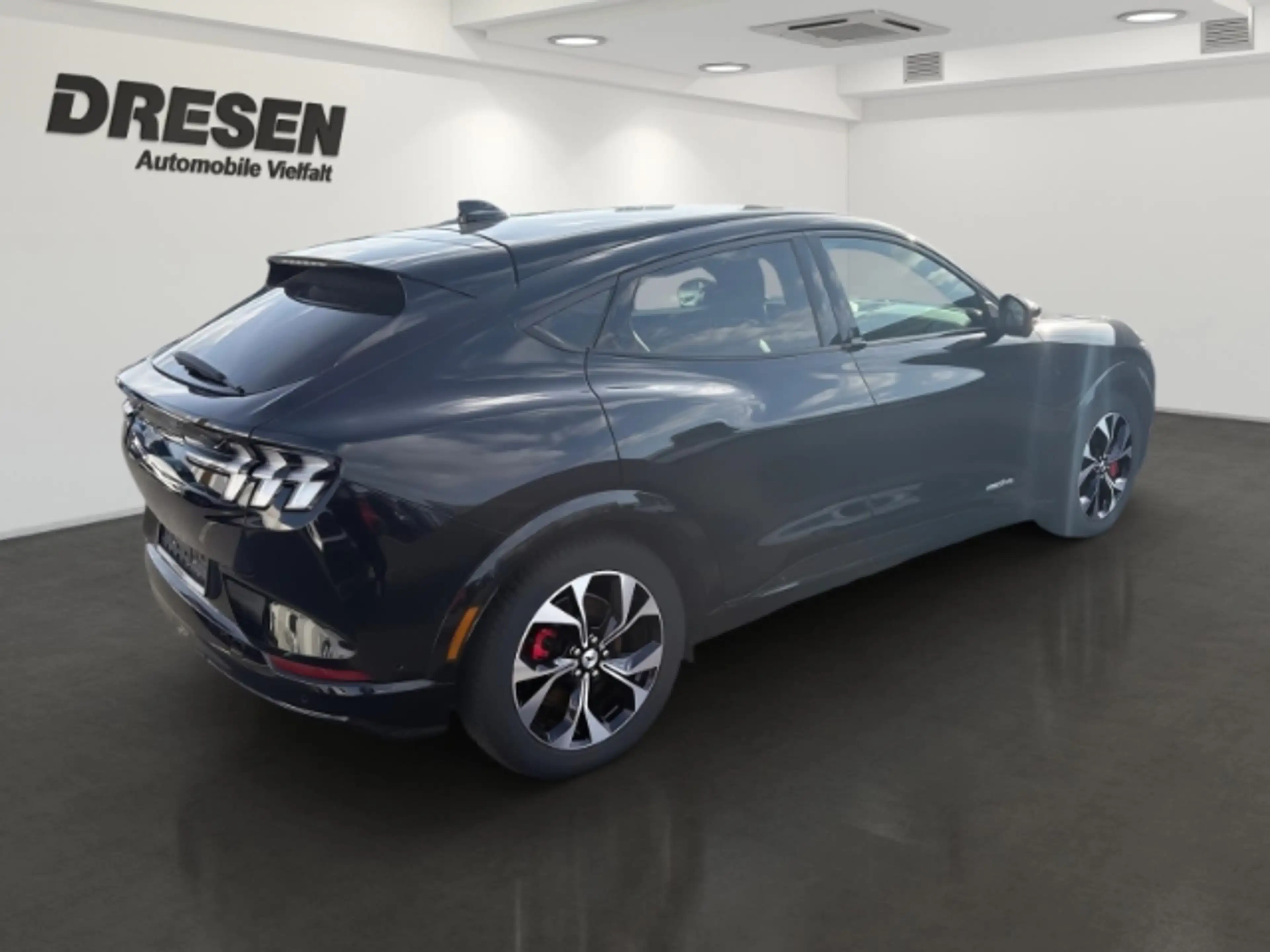 Ford Mustang Mach-E Premium AWD 75kWh *Technologie-Paket* — photo 5