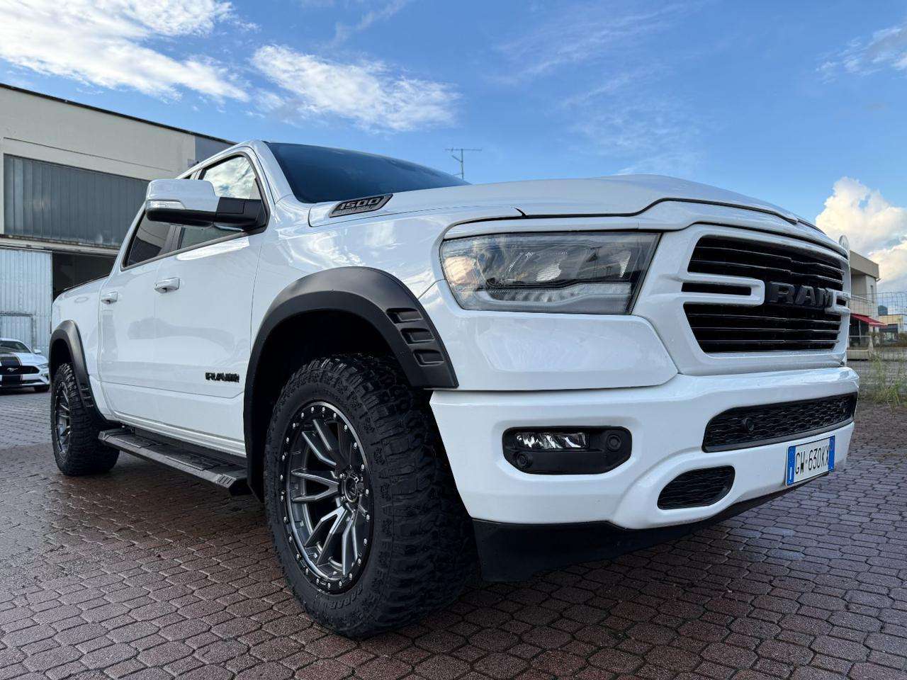 RAM 1500 4x4 5.7  SPORT  NIGHT EDITION - GPL - NAVI 12 "