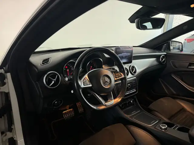 Mercedes-Benz Cla view 9
