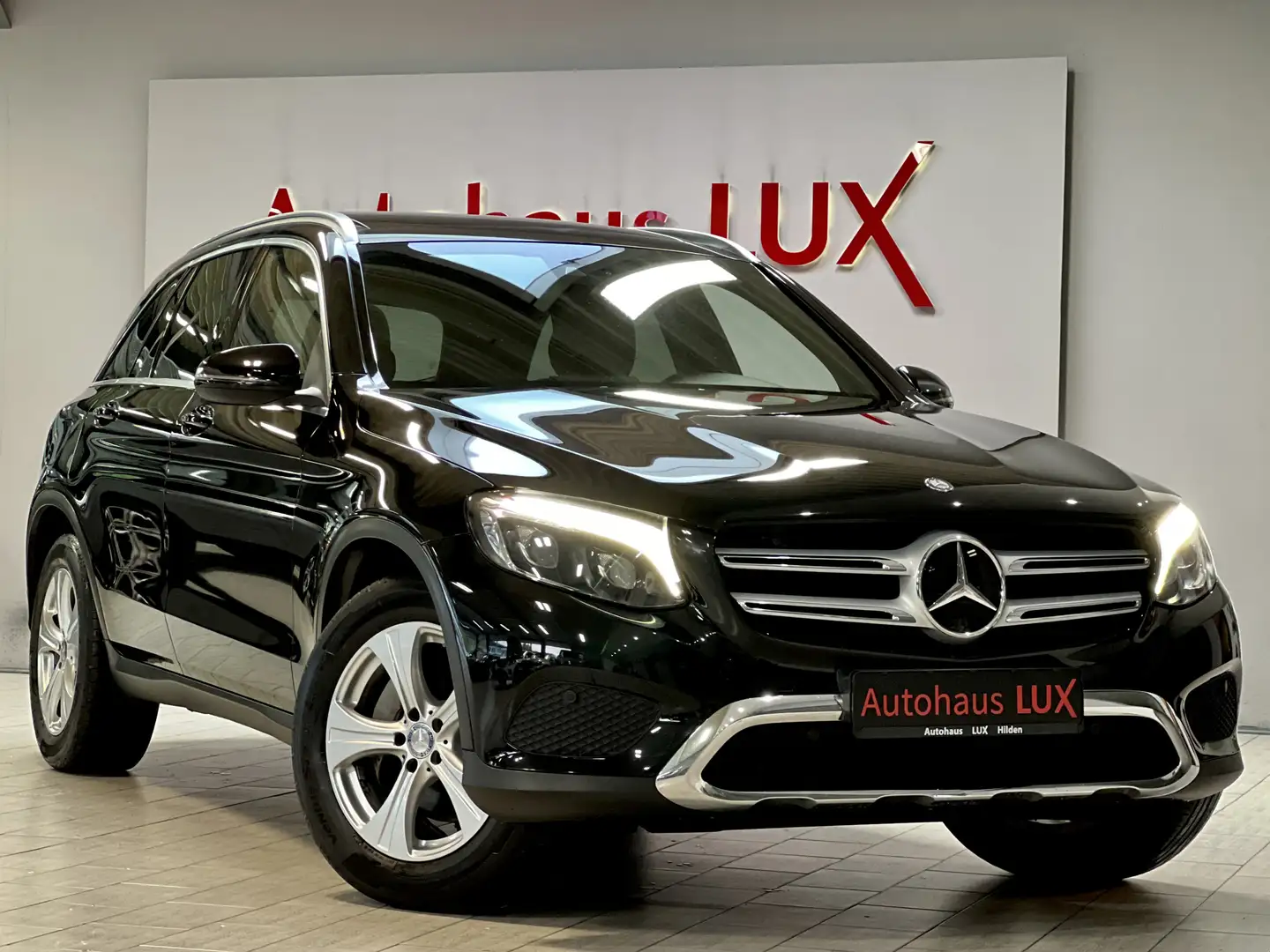 Mercedes-Benz GLC 220 DIESEL*4MATIC*PANORAMA*AHK*R-KAM*NAVI*1A Noir - 1
