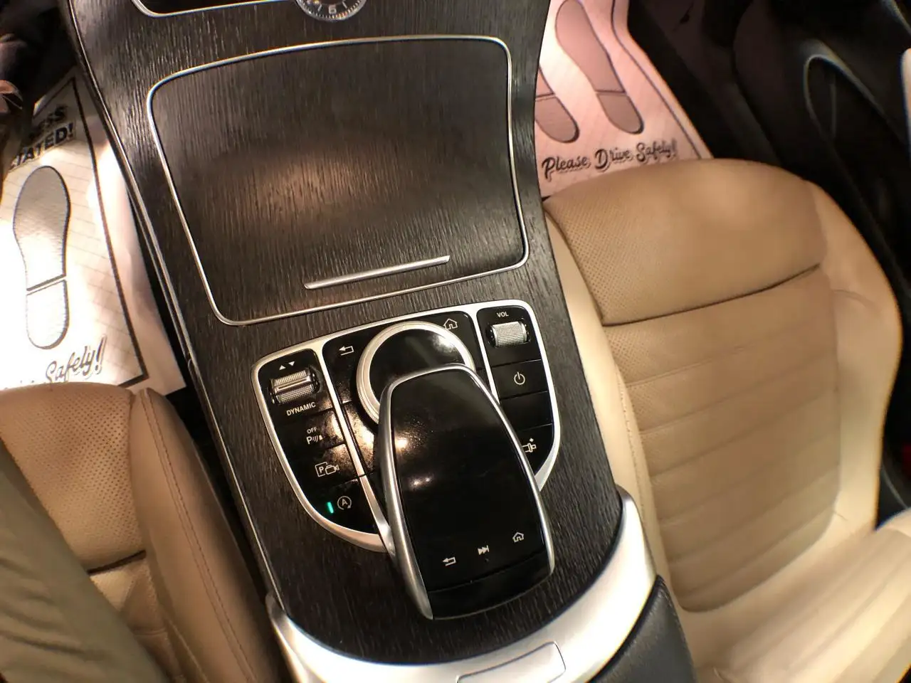 Mercedes-Benz C-Class снимка Mercedes-Benz C-Class