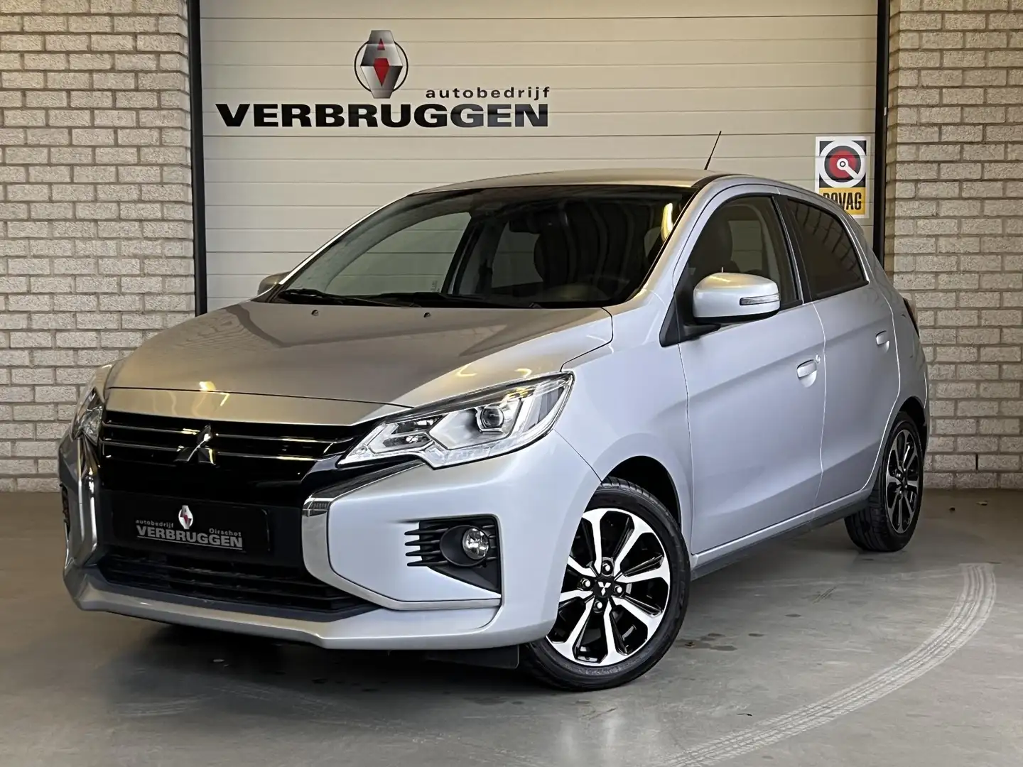 Mitsubishi Space Star 1.2 Instyle | Leder | Carplay | Camera | All-in ri Grijs - 1