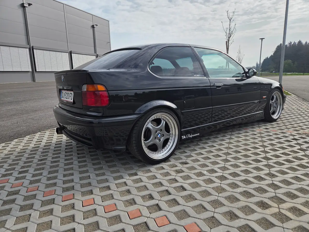 BMW 323i Coupé Sport-Edition Turbo, foto 4
