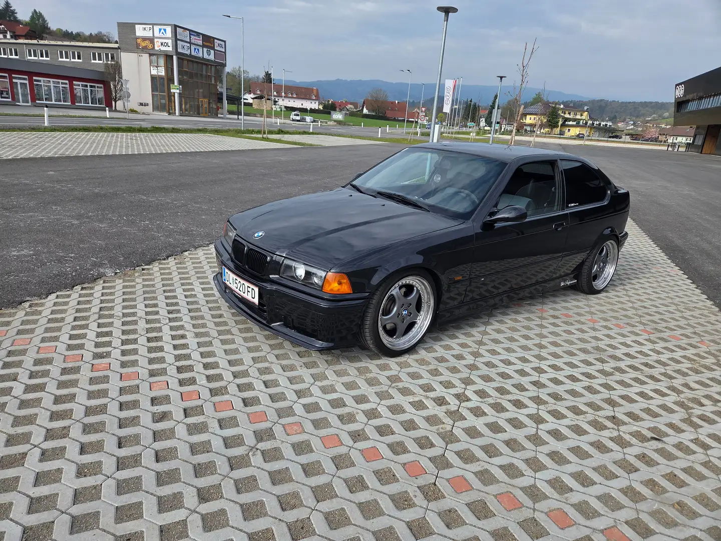 BMW 323 323i Coupé Sport-Edition Turbo Schwarz - 2