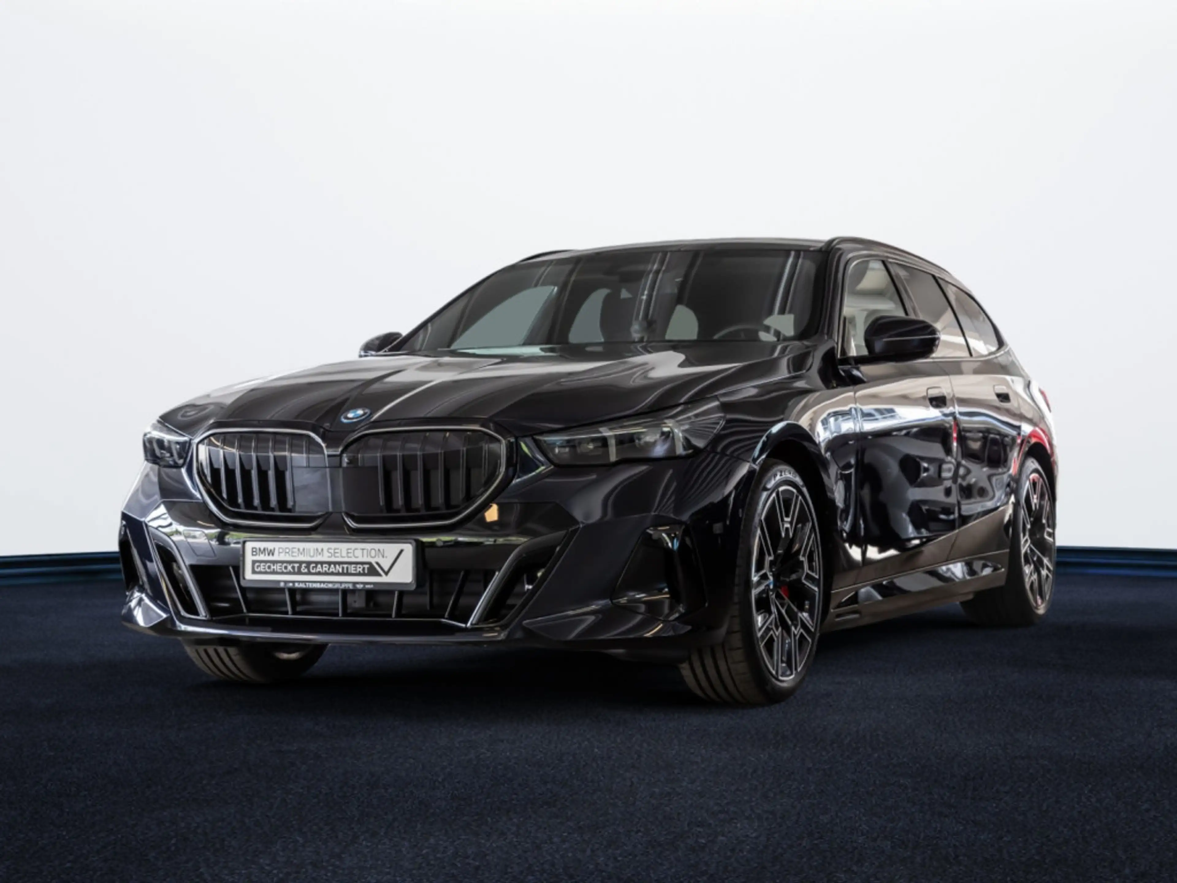 BMW 550 e Touring xDrive M-Sport Pro PANO AHK HUD — photo 2