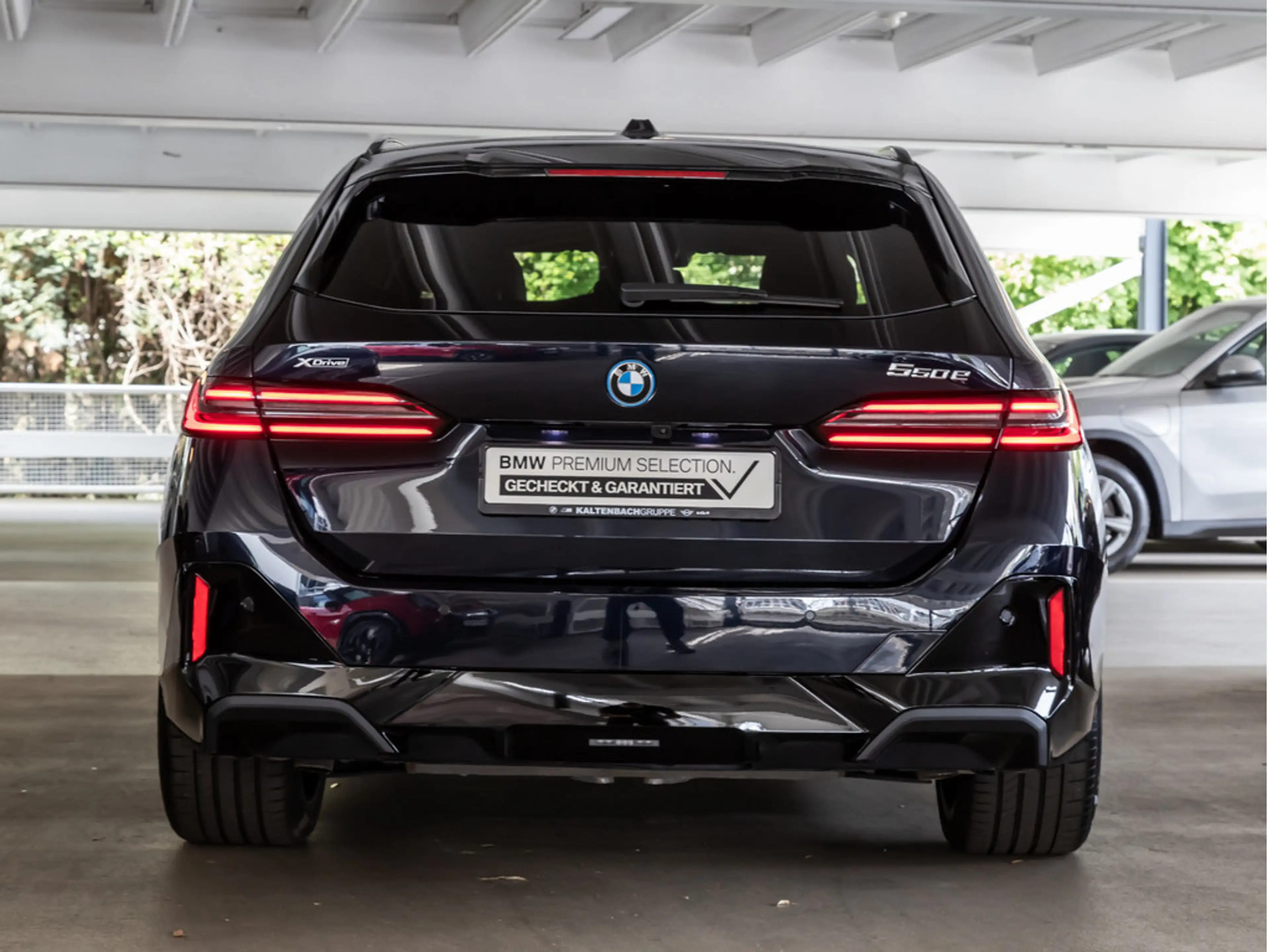 BMW 550 e Touring xDrive M-Sport Pro PANO AHK HUD — photo 9