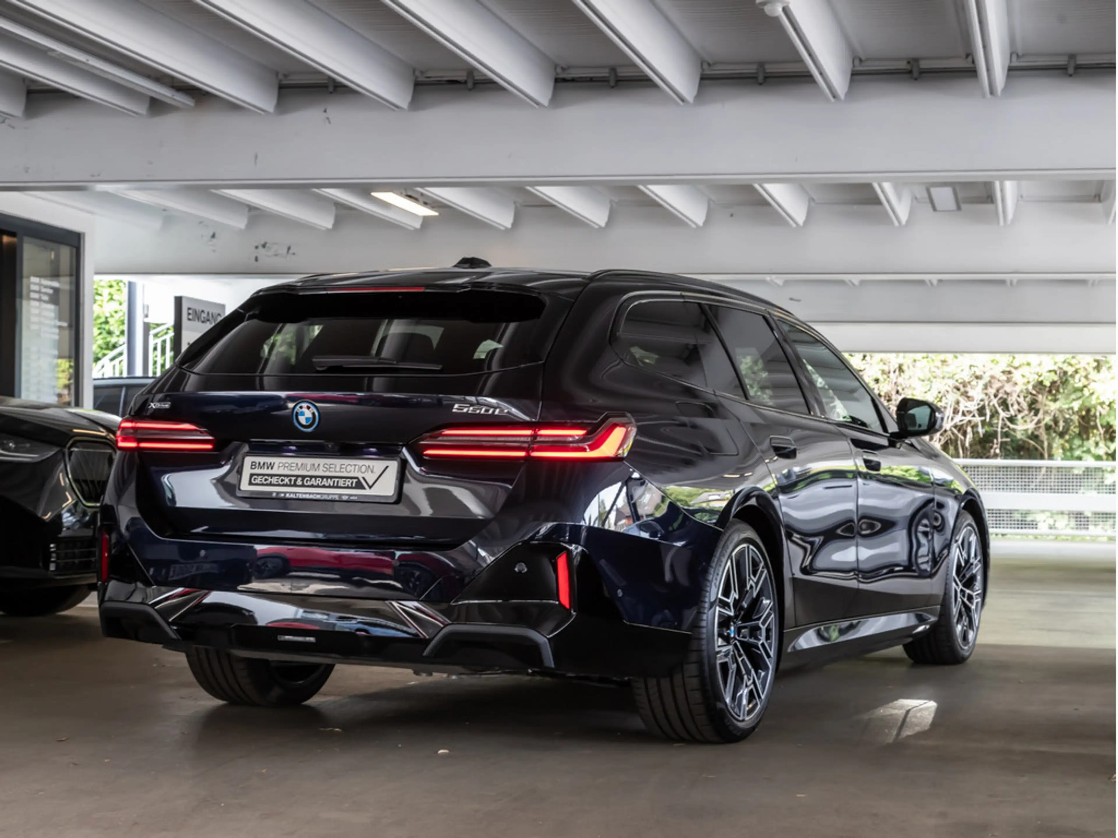 BMW 550 e Touring xDrive M-Sport Pro PANO AHK HUD — photo 7