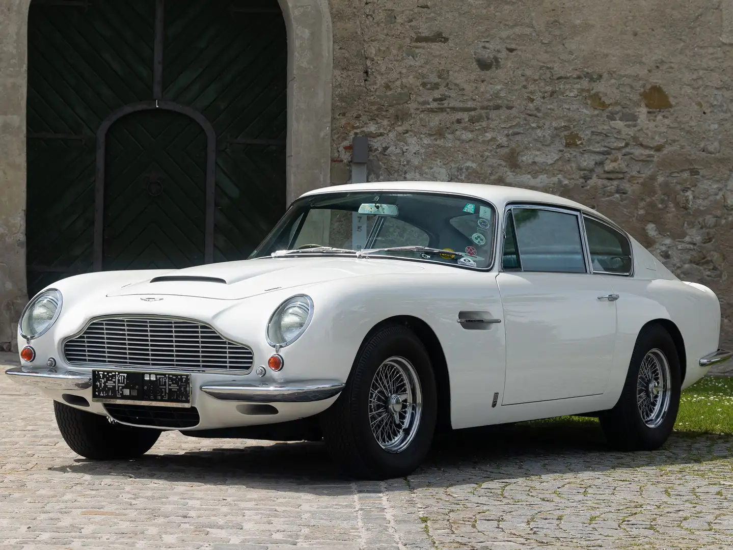 Aston Martin DB DB 6  Vantage Білий - 2